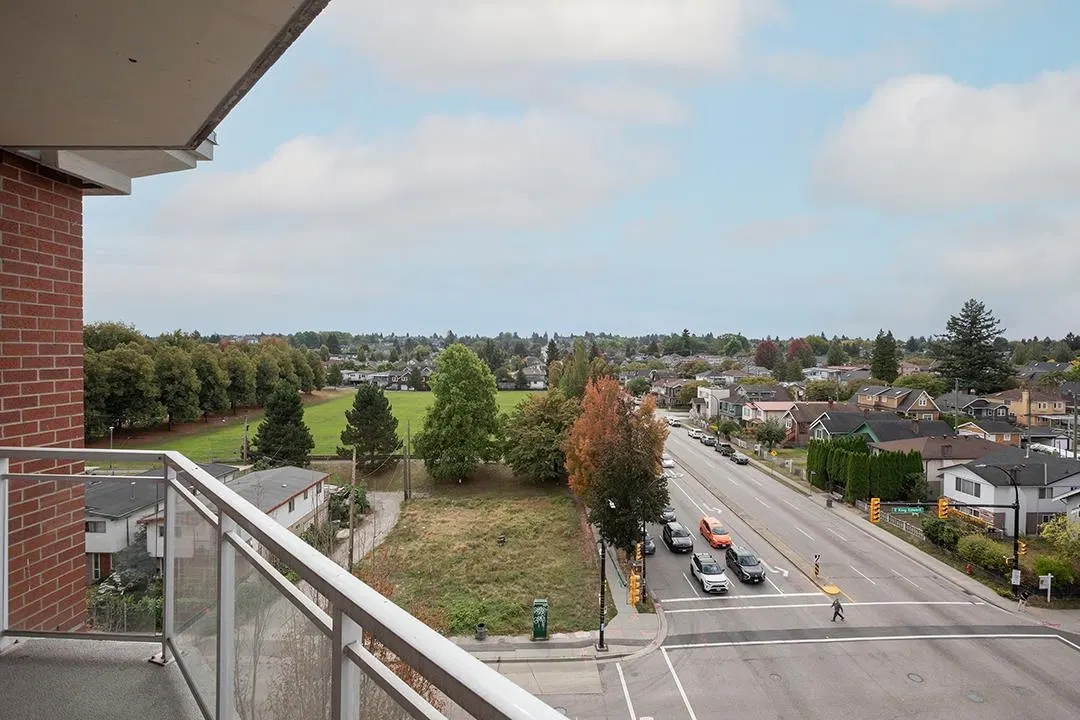 Photo 4 of 20 at #623 – 4078 Knight Street