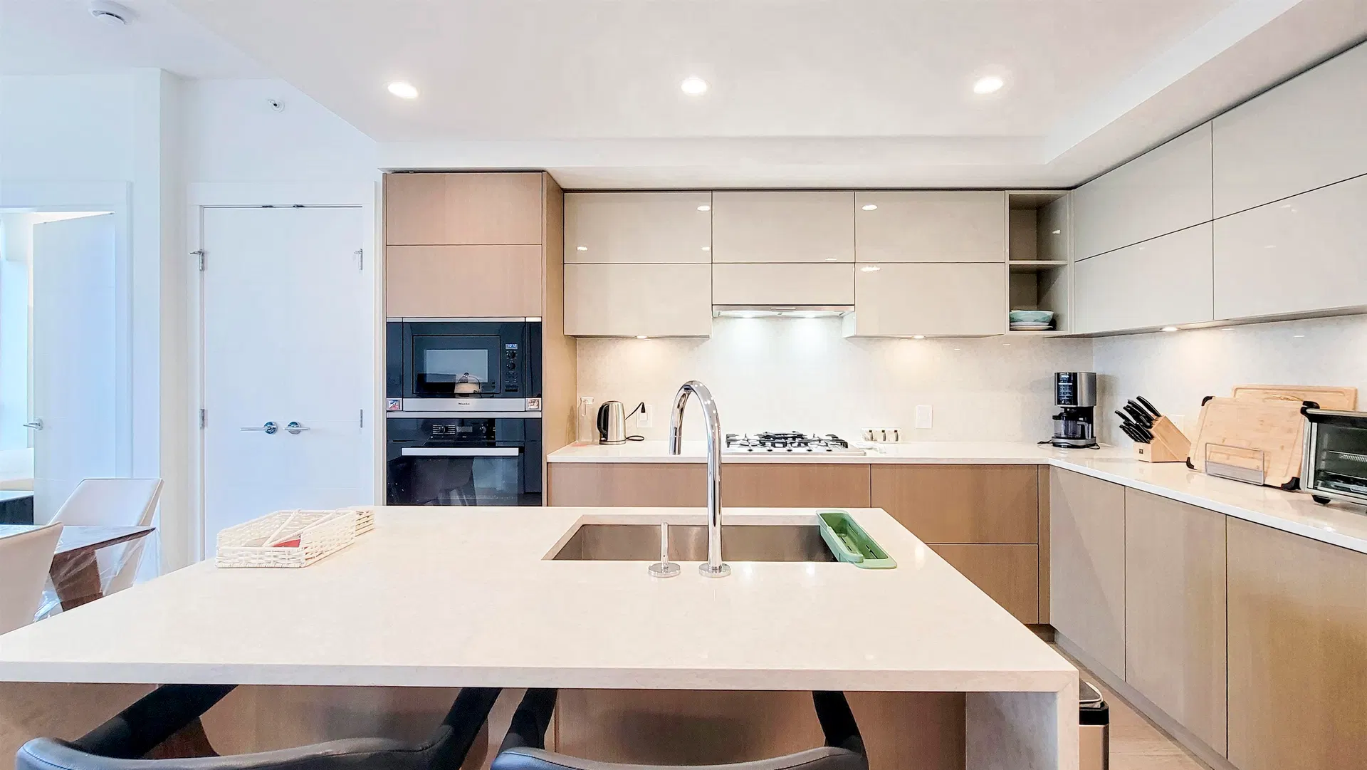 Photo 3 of 20 at #208 – 469 W King Edward Avenue