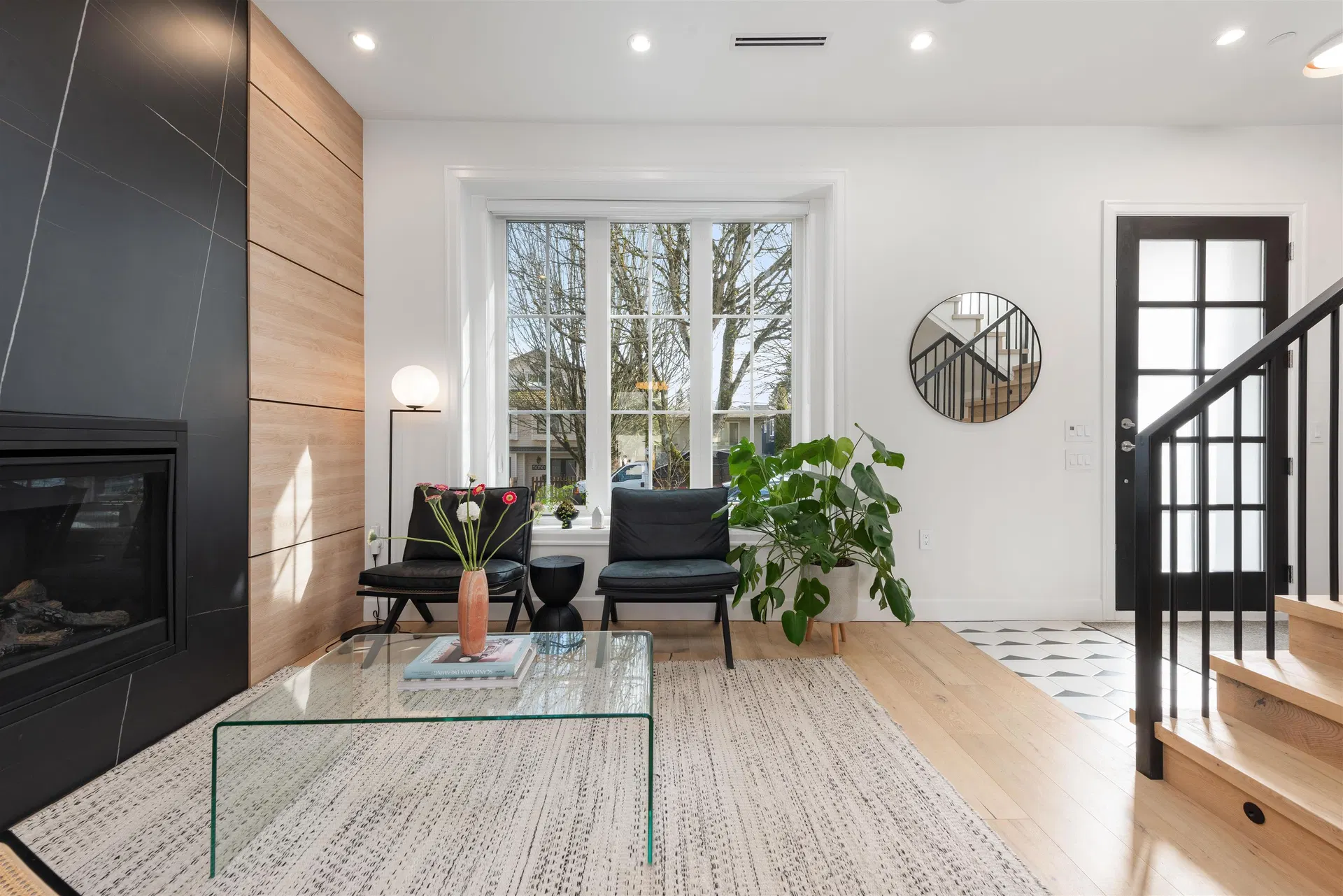 Photo 3 of 38 at 5059 Sherbrooke Street