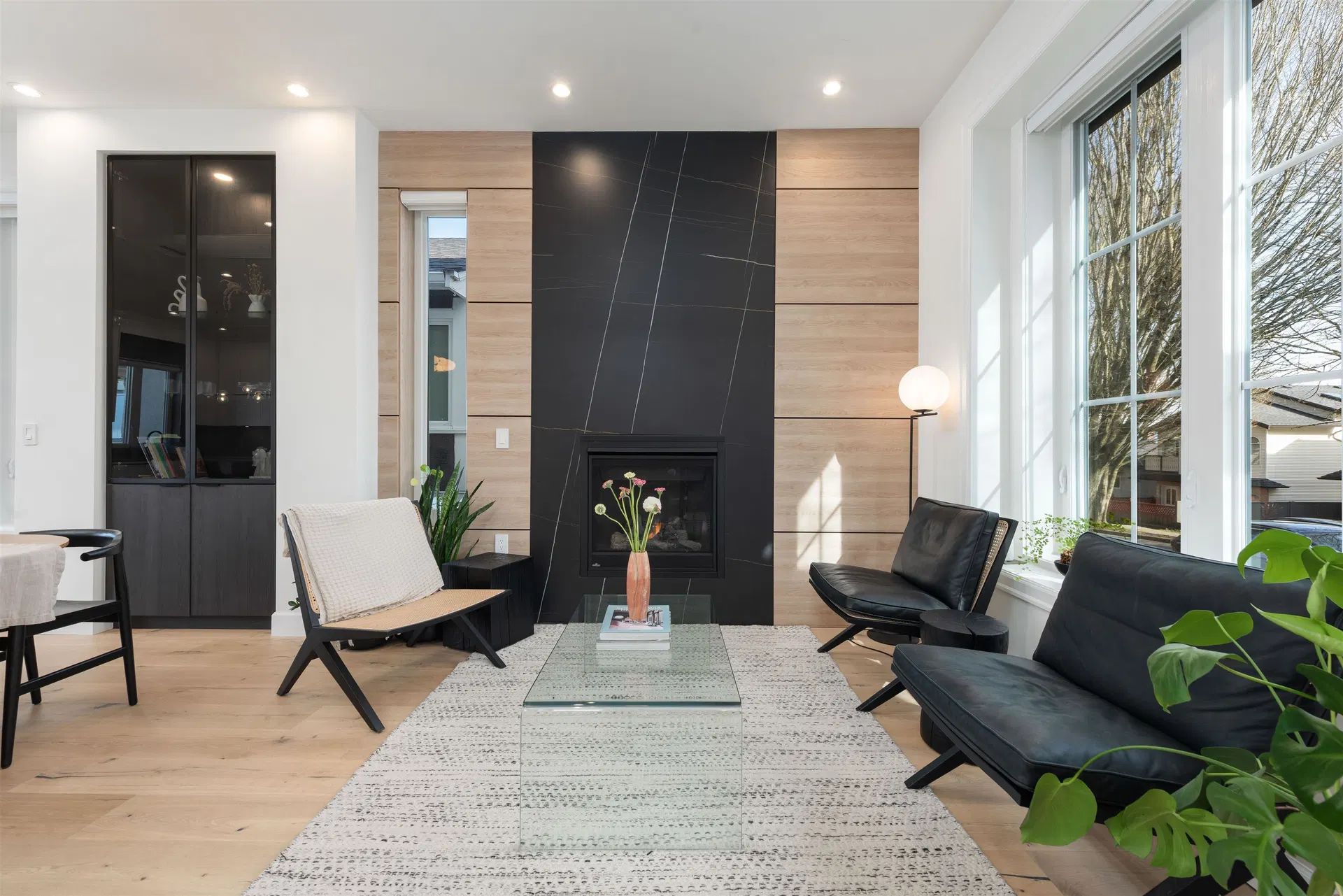 Photo 4 of 38 at 5059 Sherbrooke Street