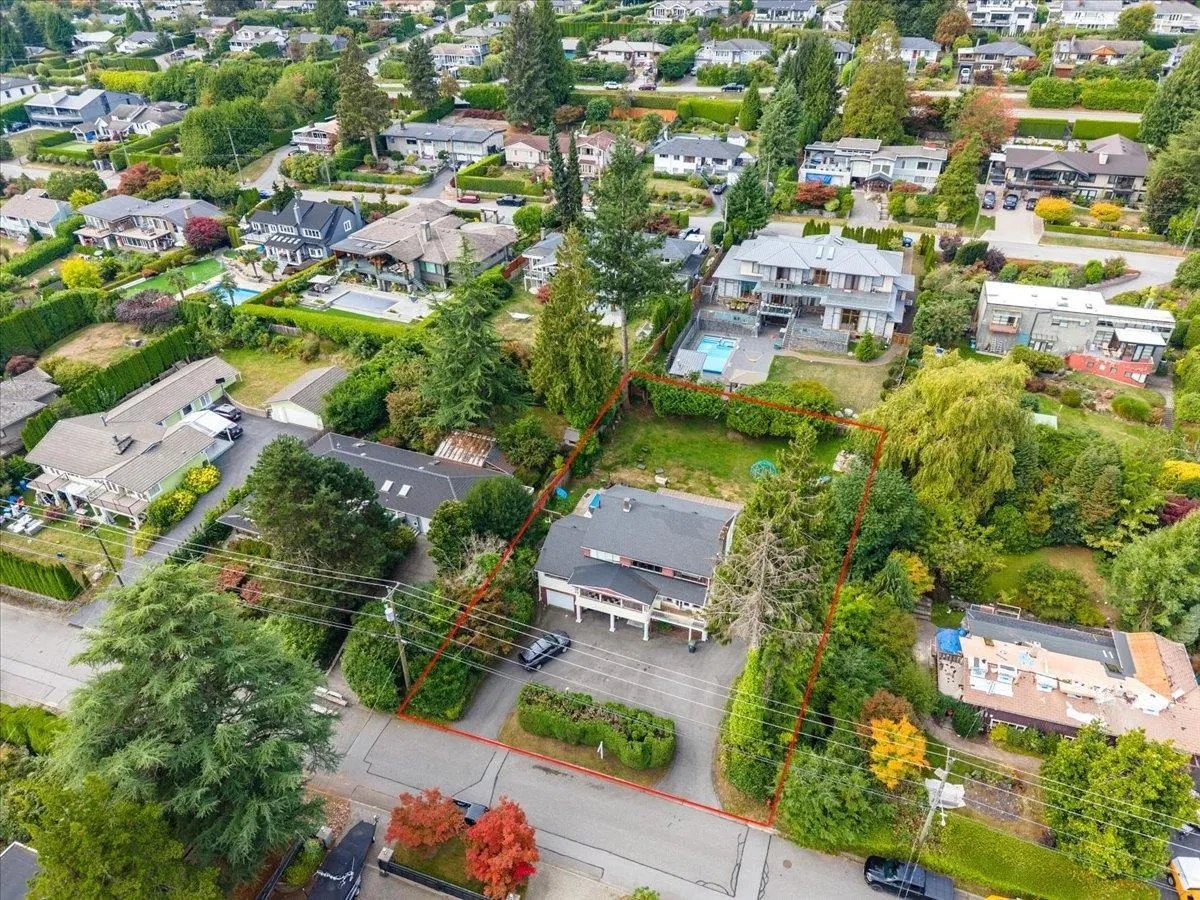 Photo 5 of 39 at 787 Roslyn Boulevard