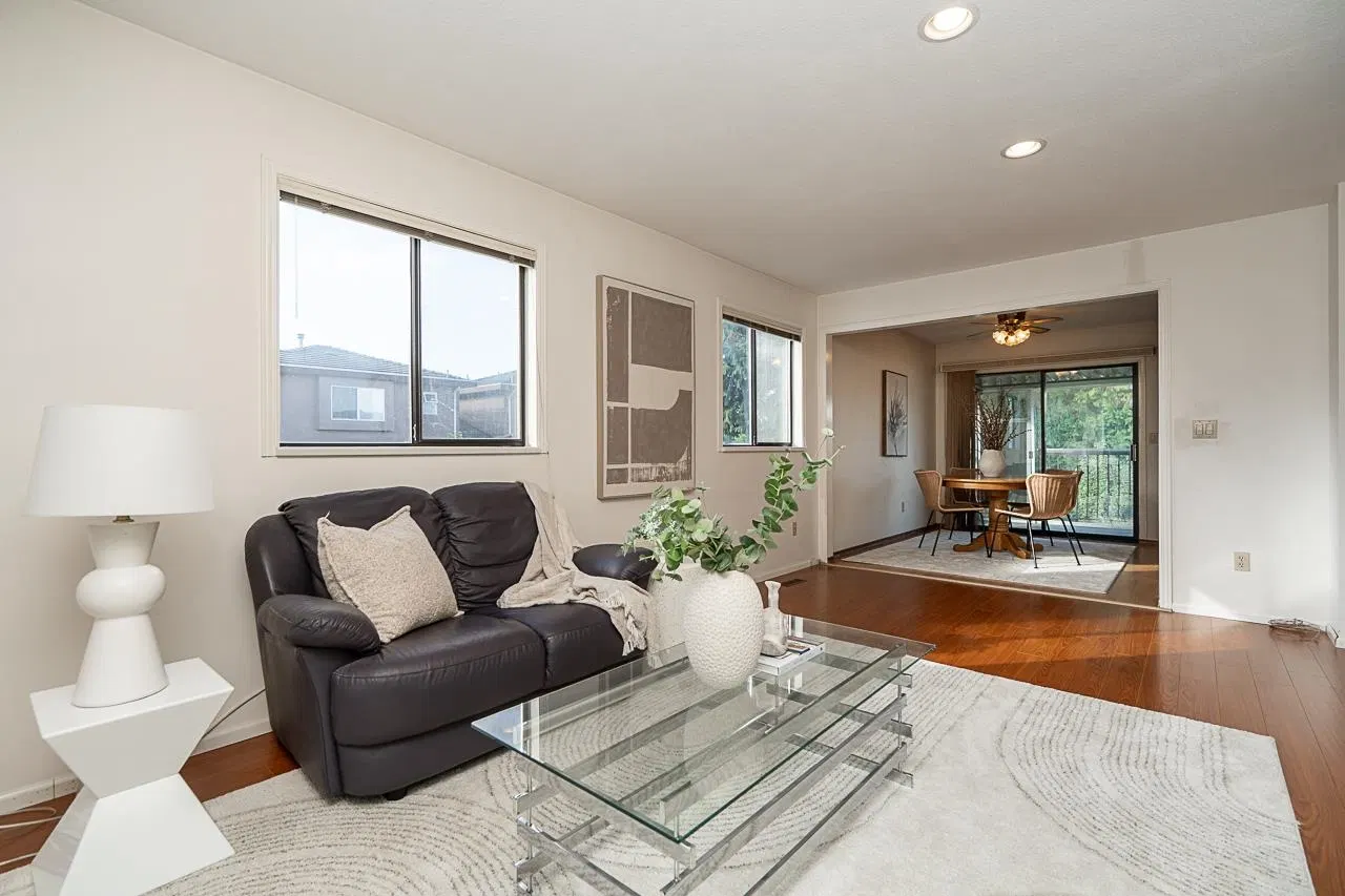 Photo 3 of 38 at 6760 Lakeview Avenue