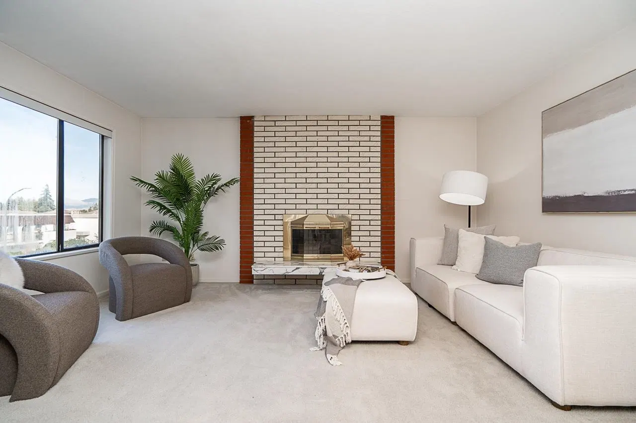 Photo 5 of 38 at 6760 Lakeview Avenue
