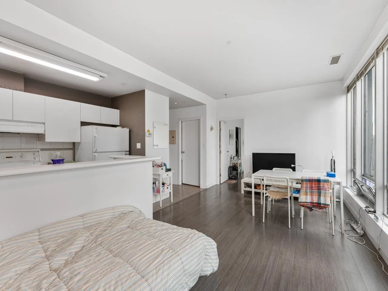 Photo 4 of 28 at #902 – 989 Nelson Street