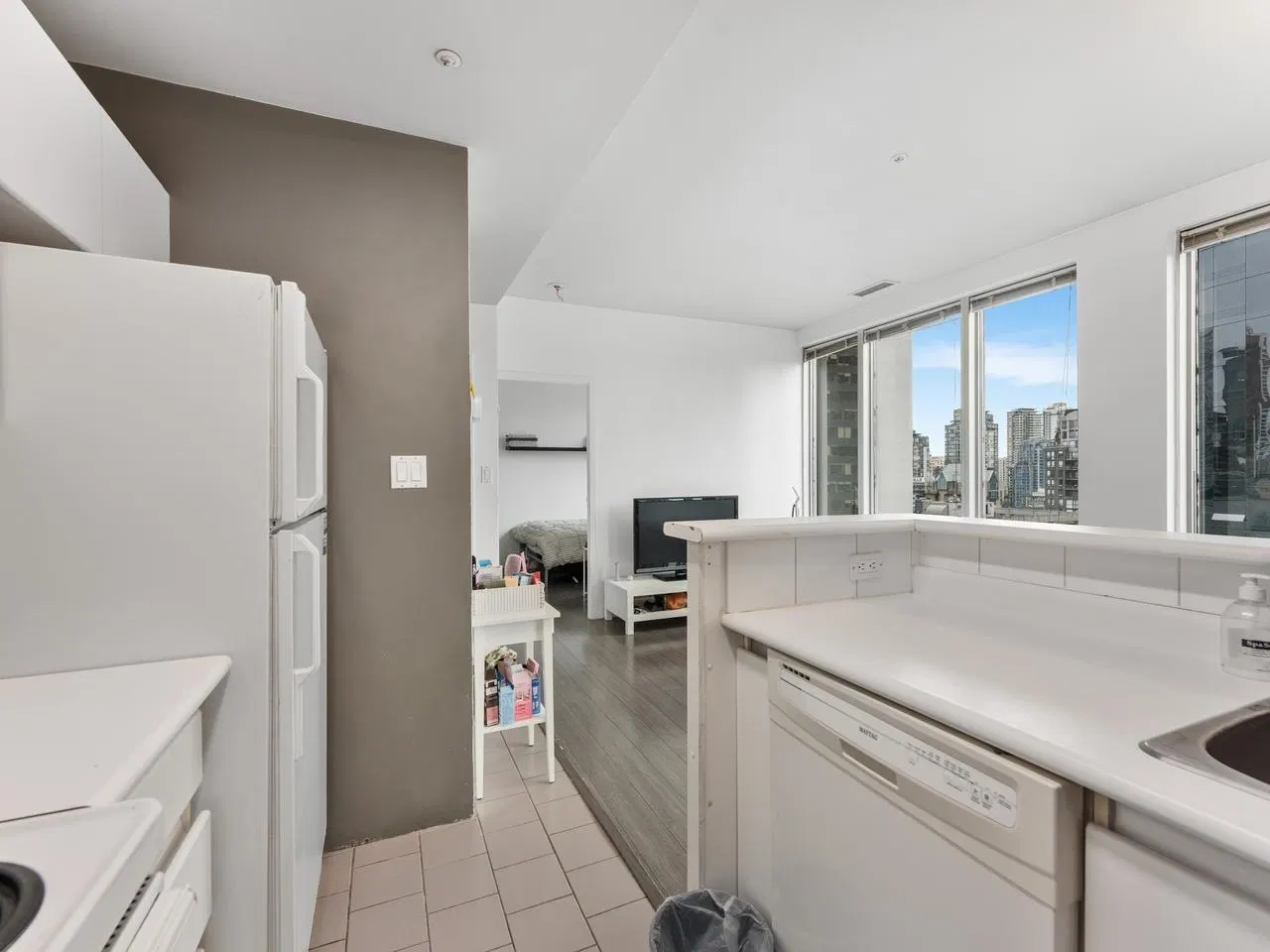 Photo 5 of 28 at #902 – 989 Nelson Street