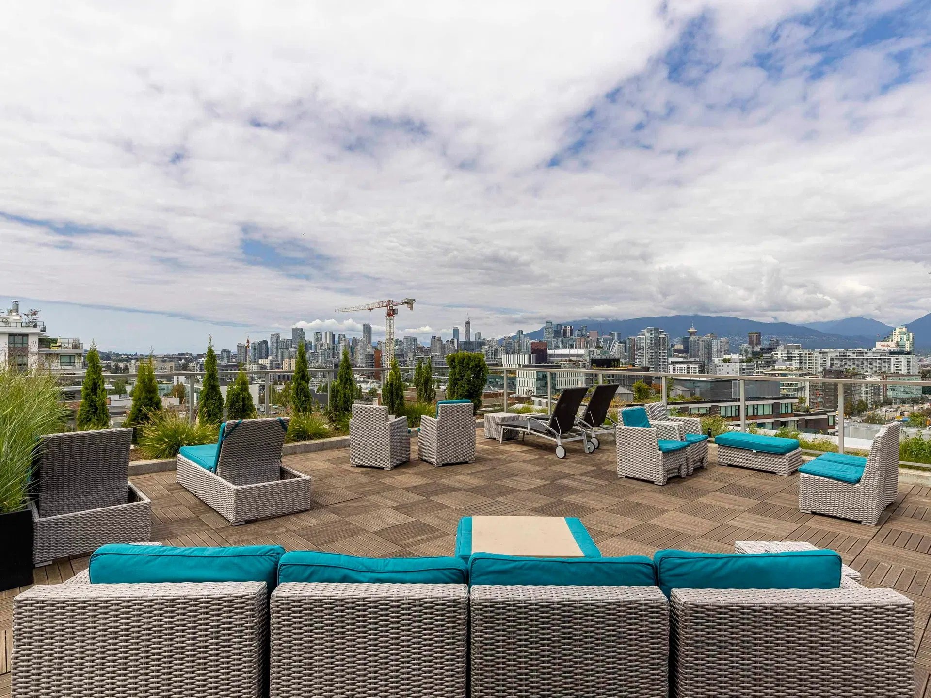#473 – 250 E 6th Avenue