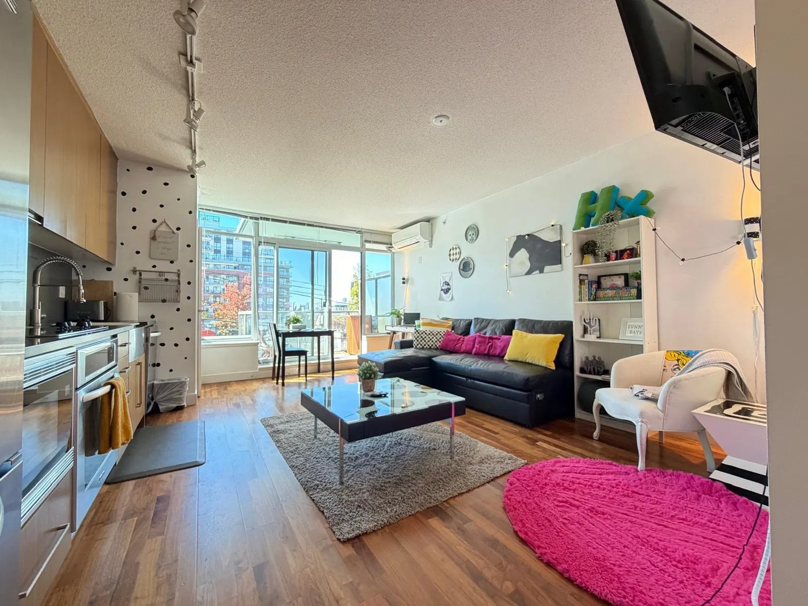 Photo 3 of 11 at #473 – 250 E 6th Avenue