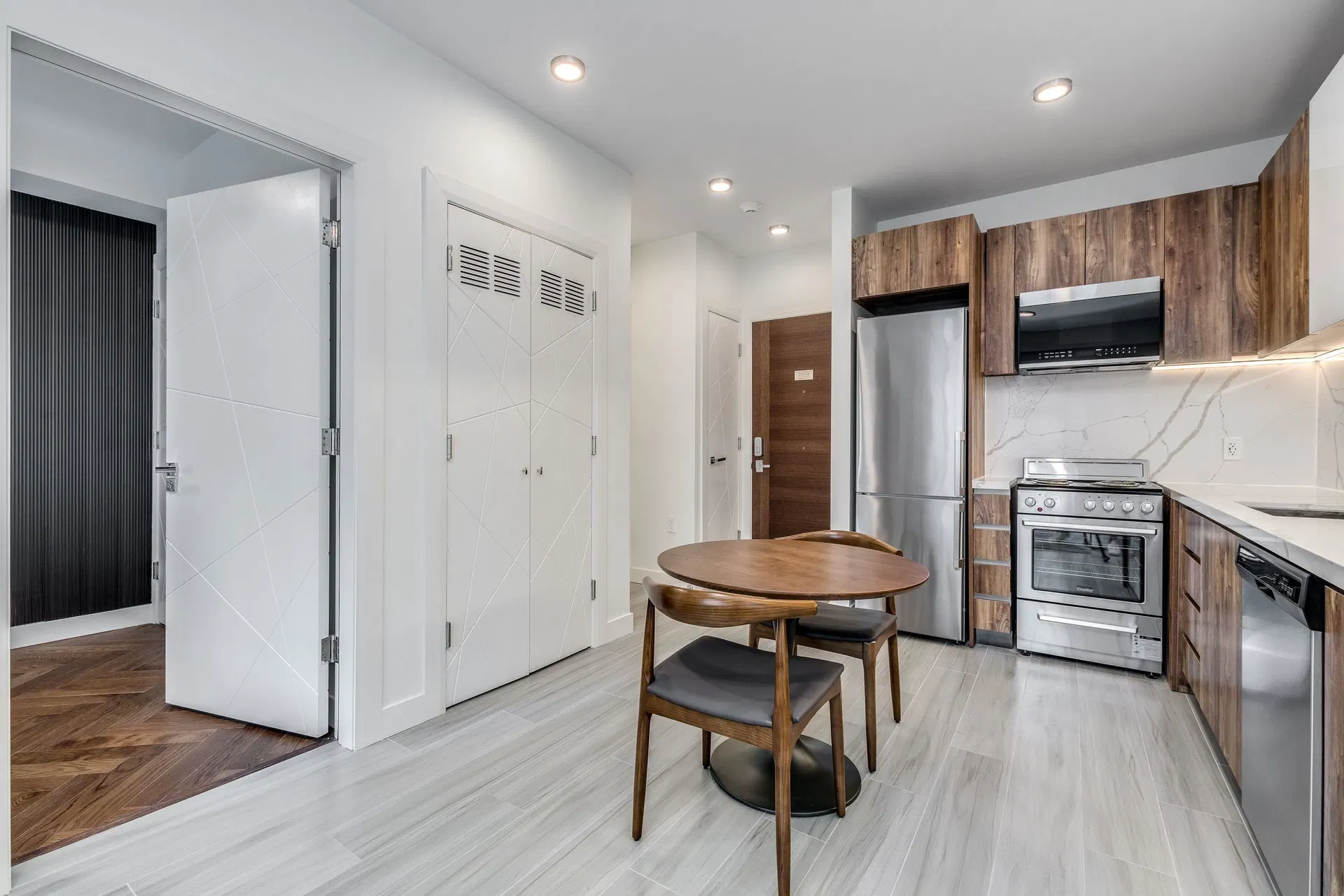 Photo 5 of 21 at #203 – 1168 Pendrell Street