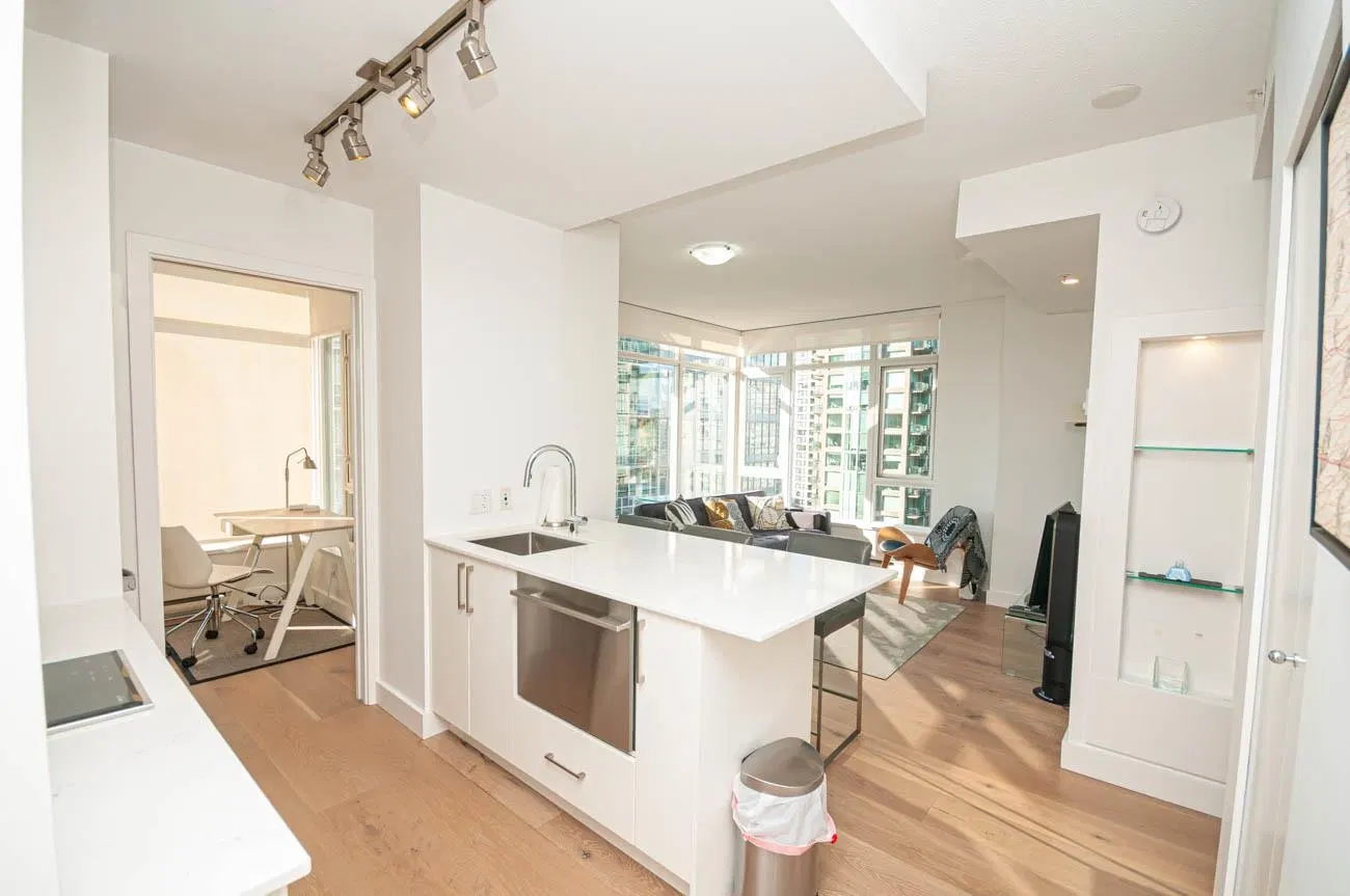 Photo 4 of 25 at #1306 – 480 Robson Street