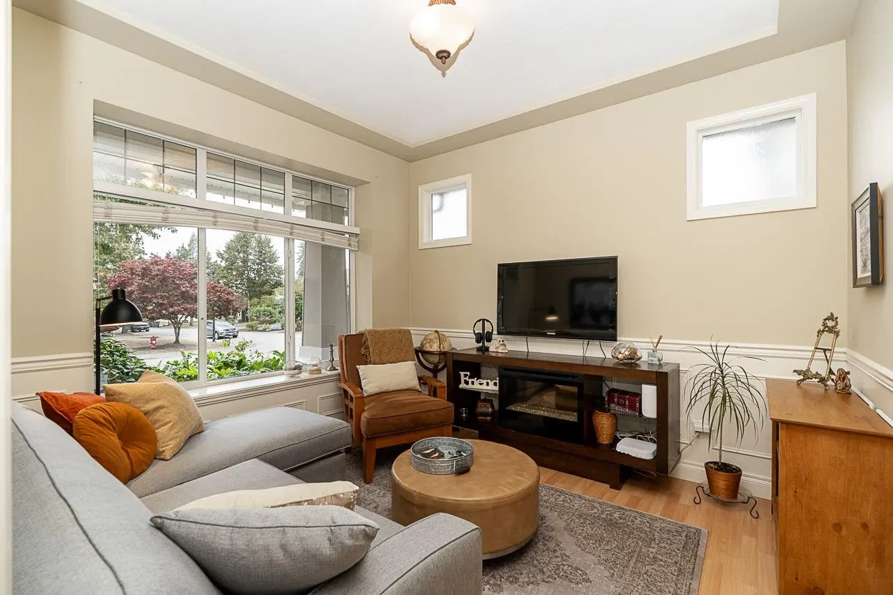 Photo 3 of 37 at 14690 73 Avenue