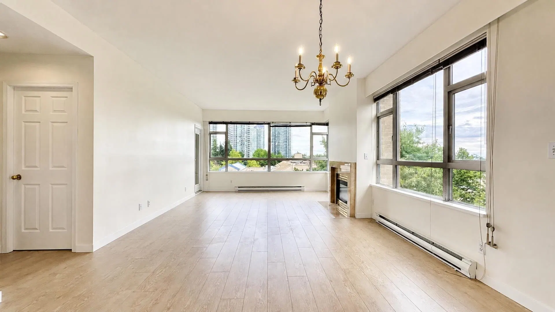 Photo 4 of 28 at #502 – 6521 Bonsor Avenue