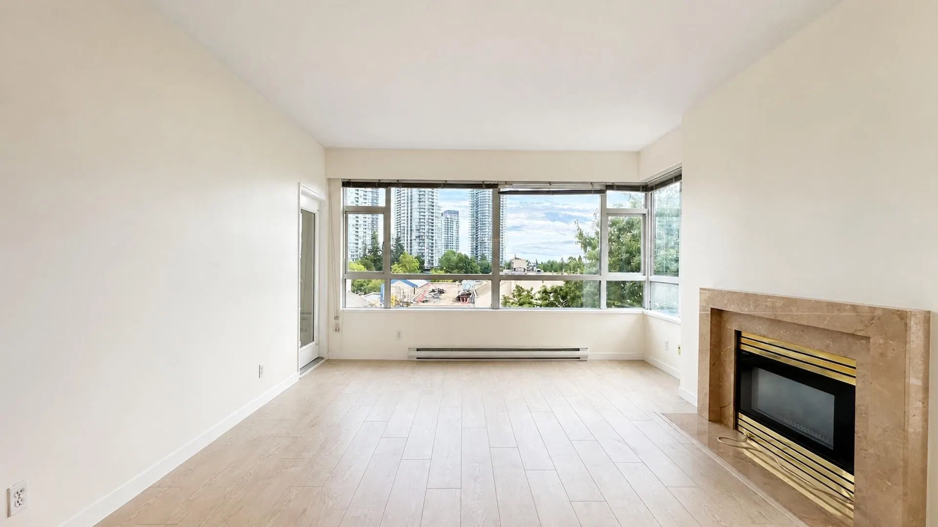 Photo 5 of 28 at #502 – 6521 Bonsor Avenue