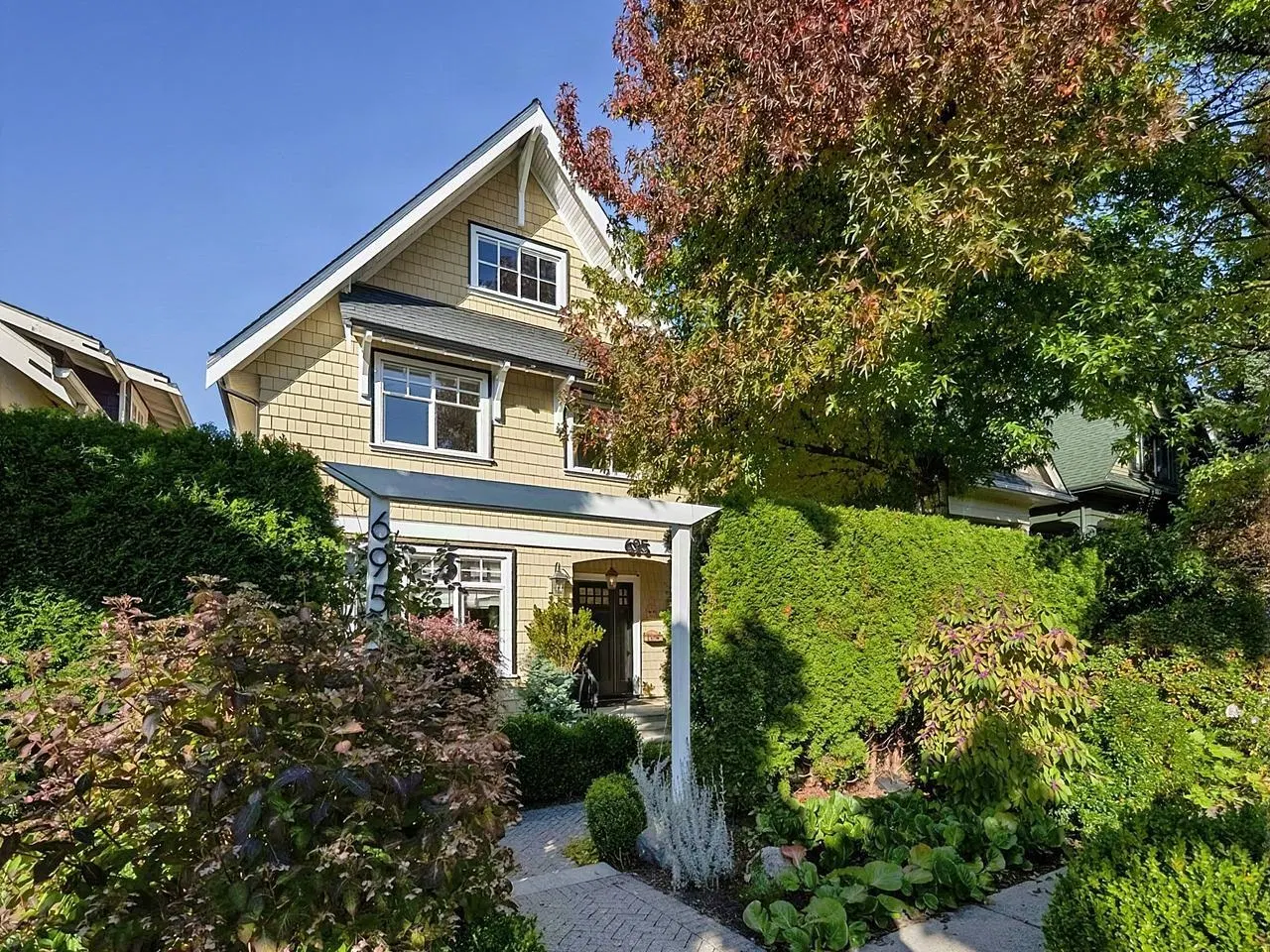 Photo 1 of 40 at 695 W 19th Avenue