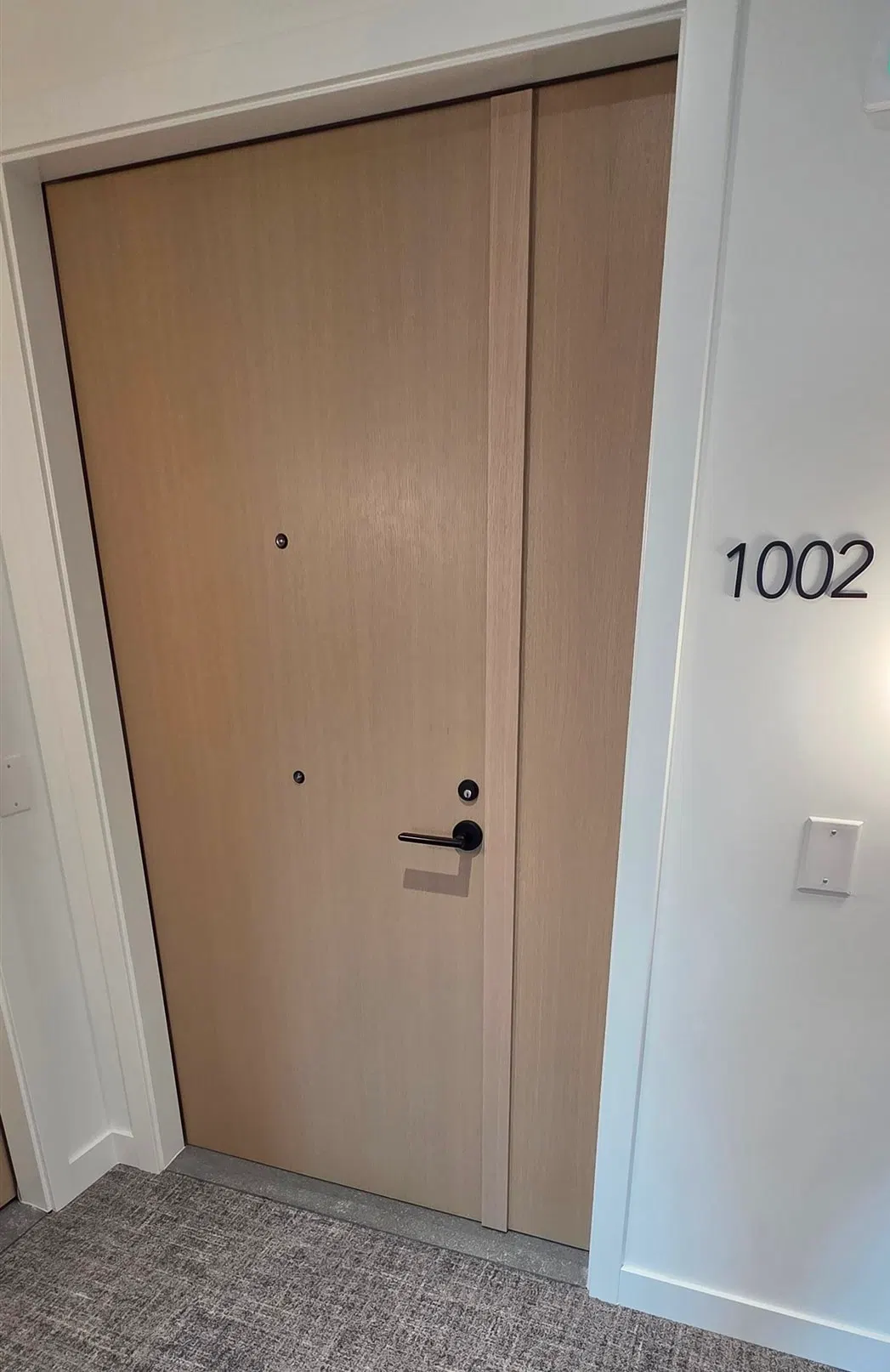 Photo 3 of 40 at #1002 – 1530 W 6th Avenue