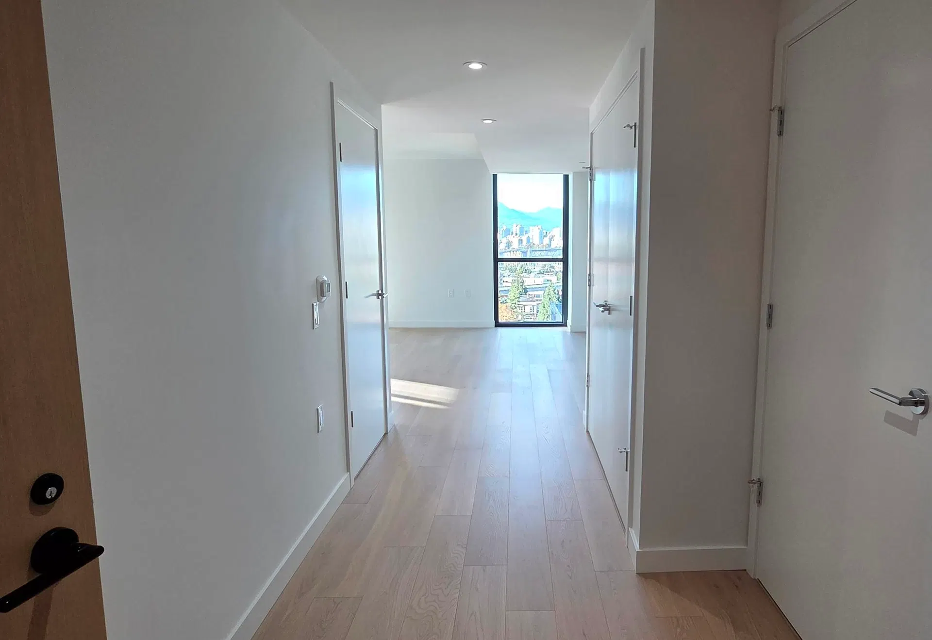 Photo 4 of 40 at #1002 – 1530 W 6th Avenue