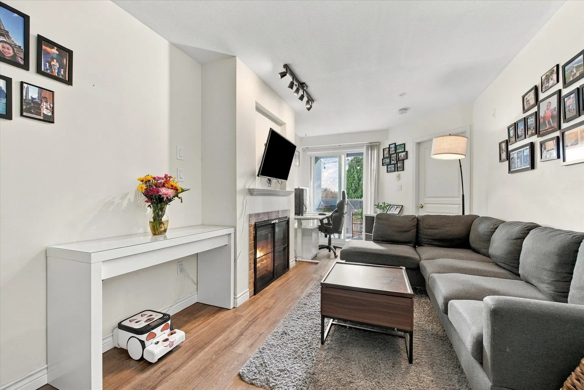 Photo 1 of 24 at #323 – 760 Kingsway