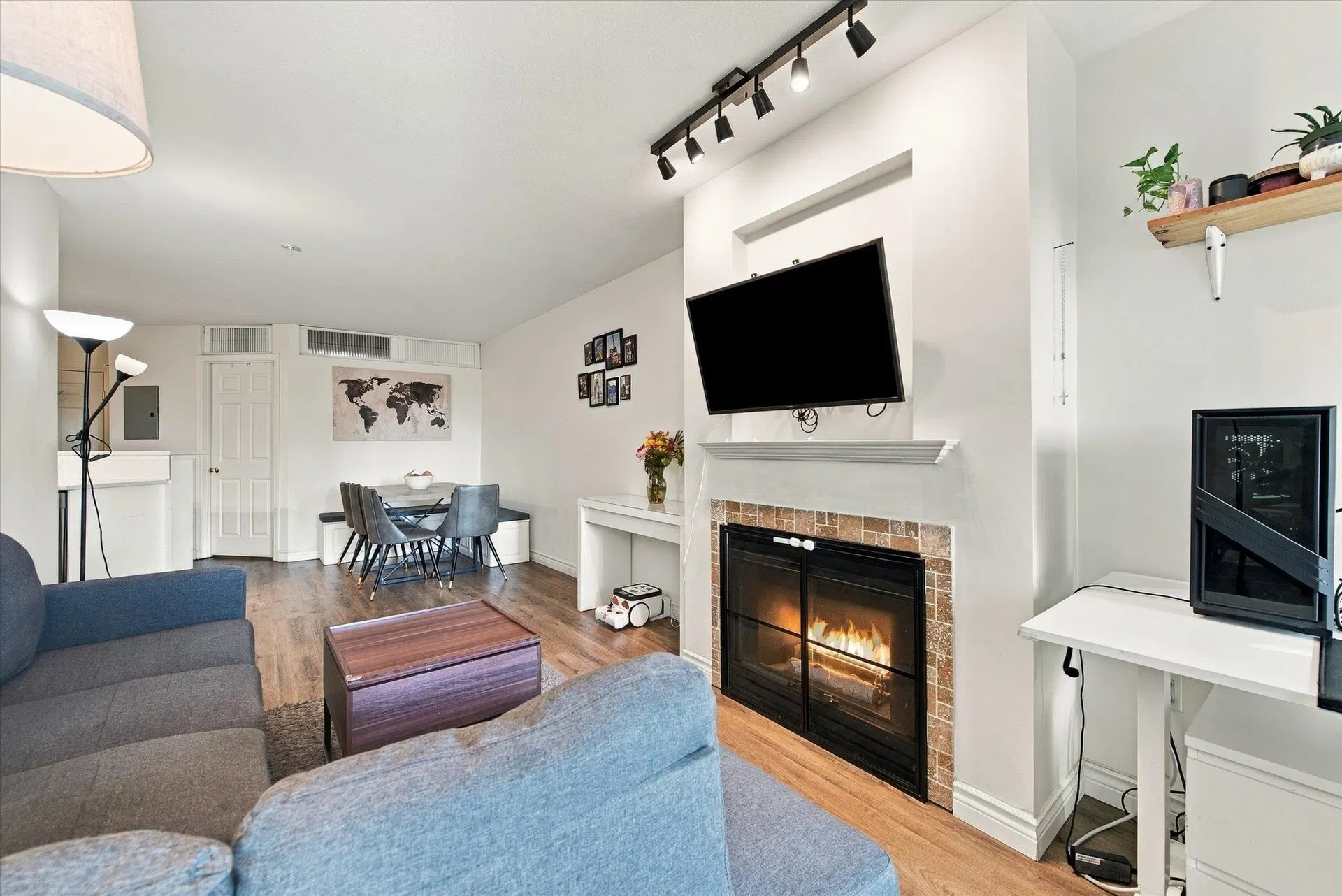 Photo 2 of 24 at #323 – 760 Kingsway