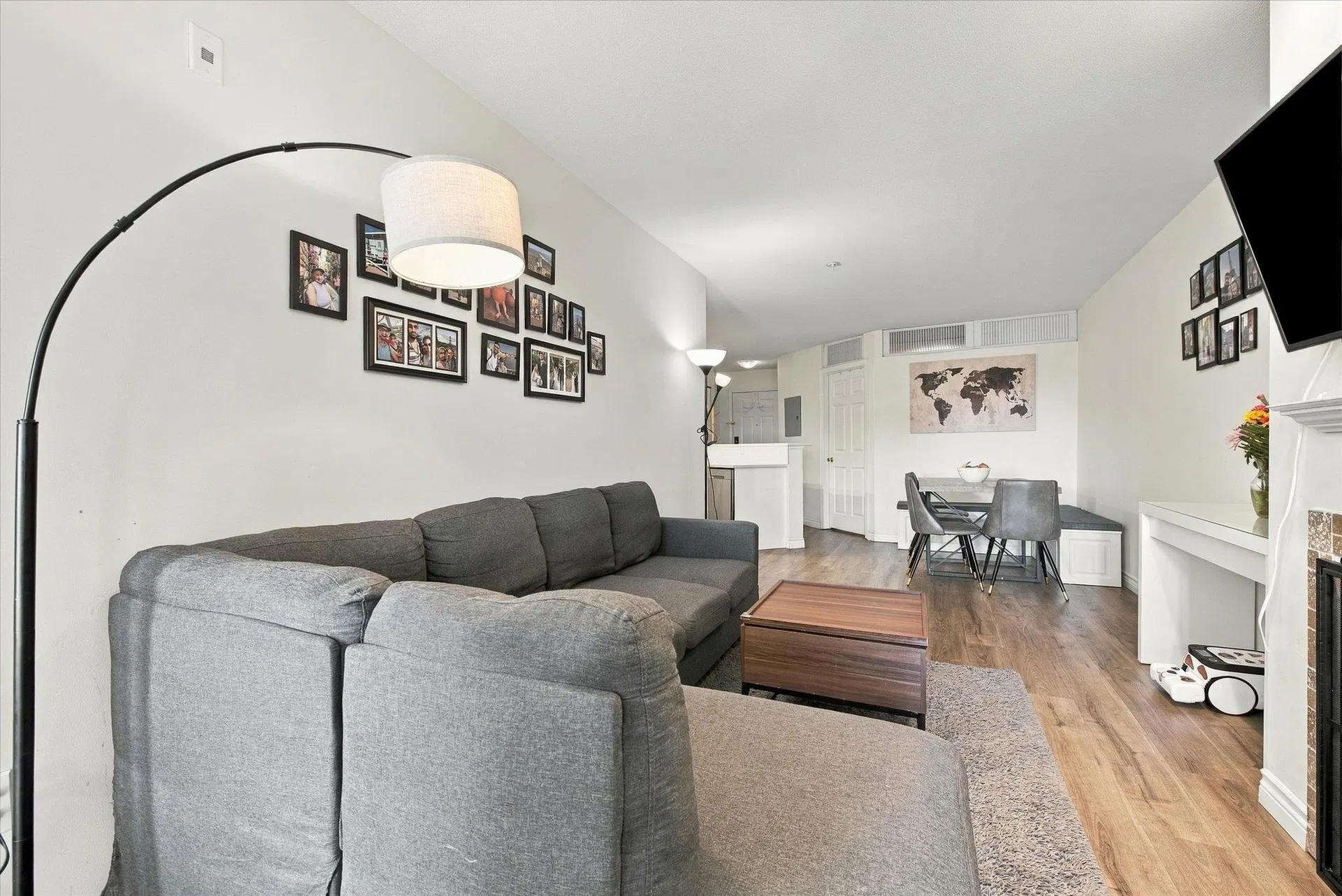 Photo 4 of 24 at #323 – 760 Kingsway