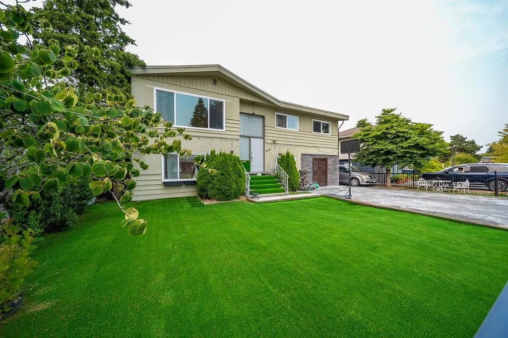 Photo 2 of 20 at 6071 Drewry Crescent