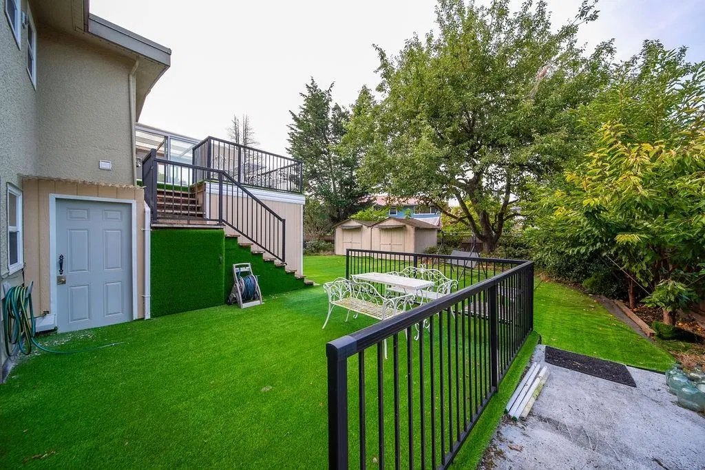 Photo 3 of 20 at 6071 Drewry Crescent