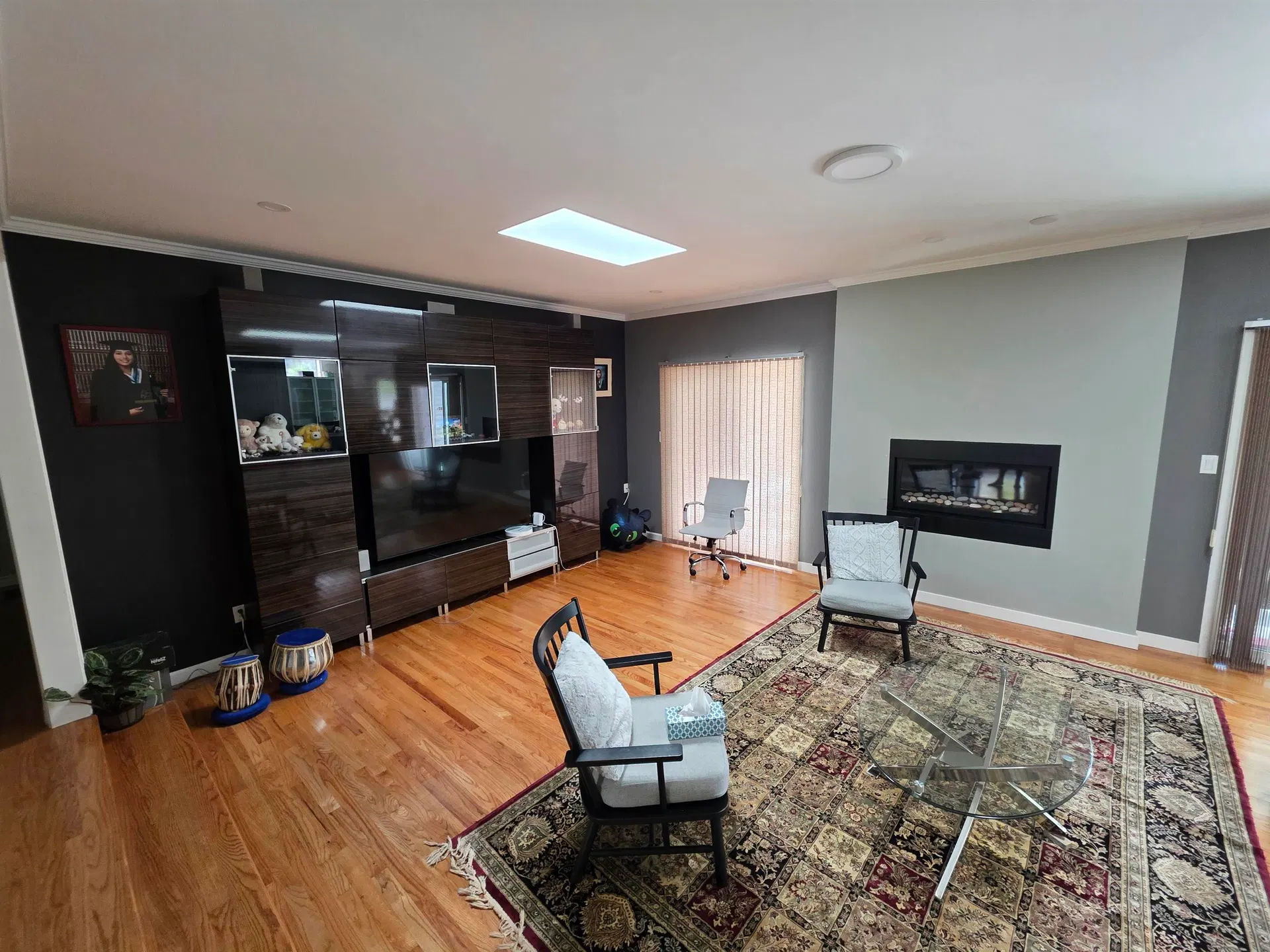 Photo 3 of 18 at 15580 20 Avenue