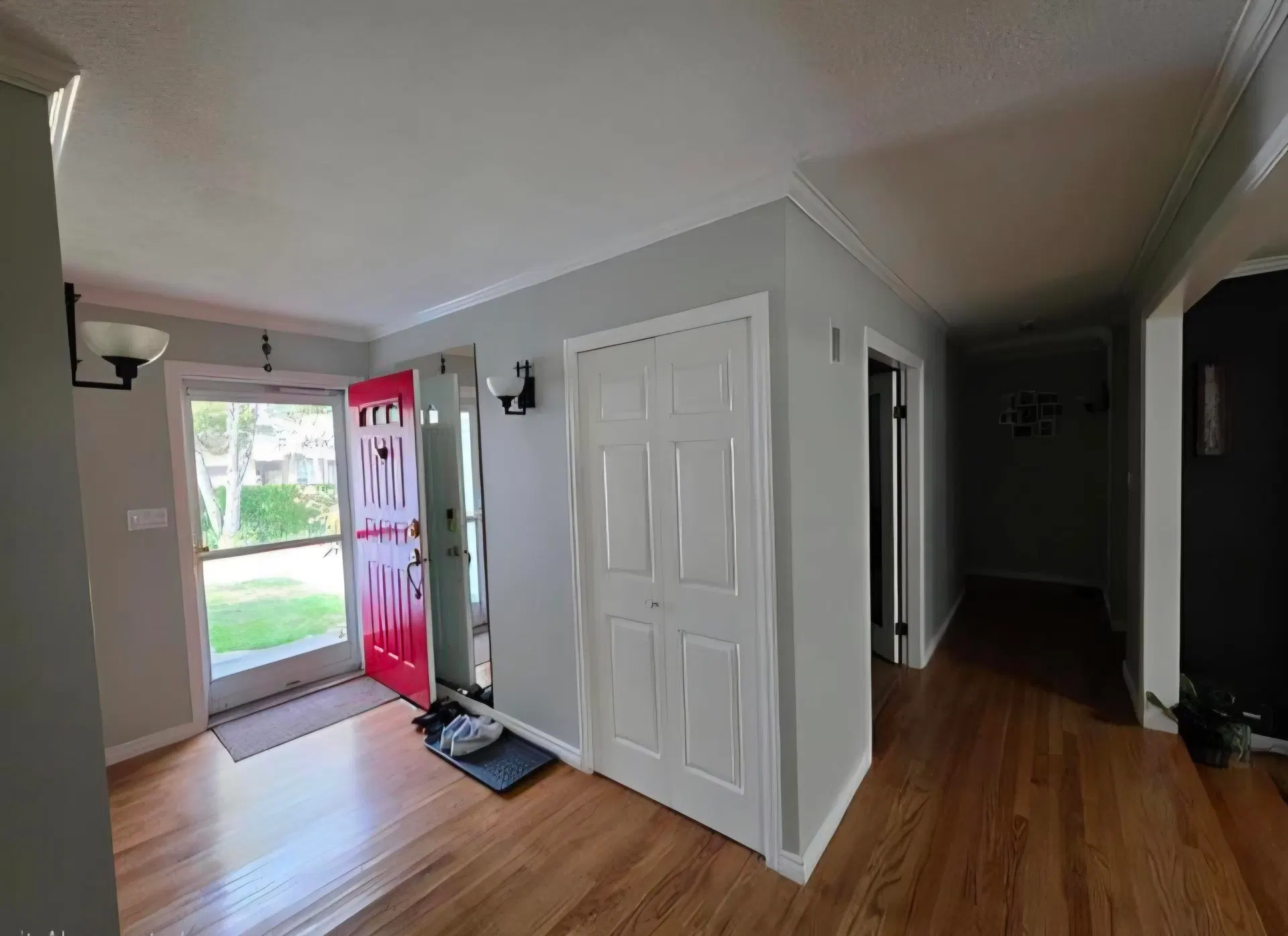 Photo 4 of 18 at 15580 20 Avenue