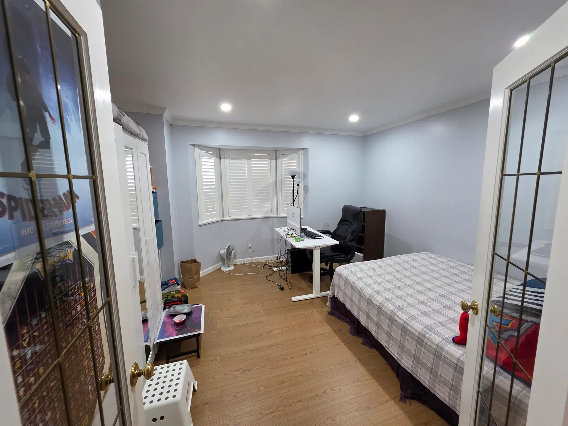 Photo 5 of 18 at 15580 20 Avenue