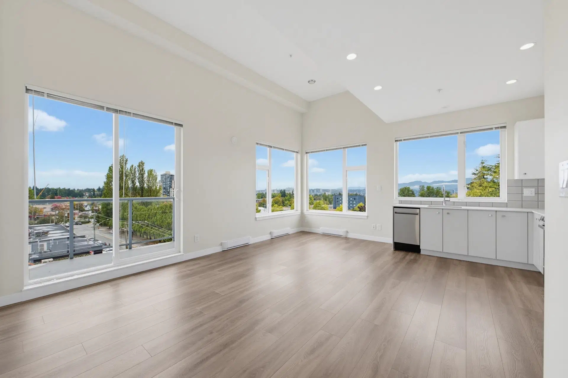 #509 – 10838 Whalley Boulevard