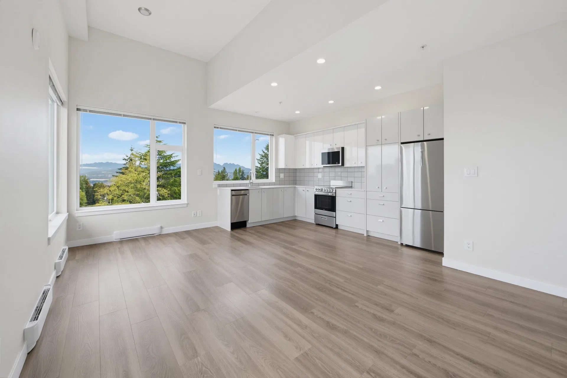 Photo 3 of 40 at #509 – 10838 Whalley Boulevard