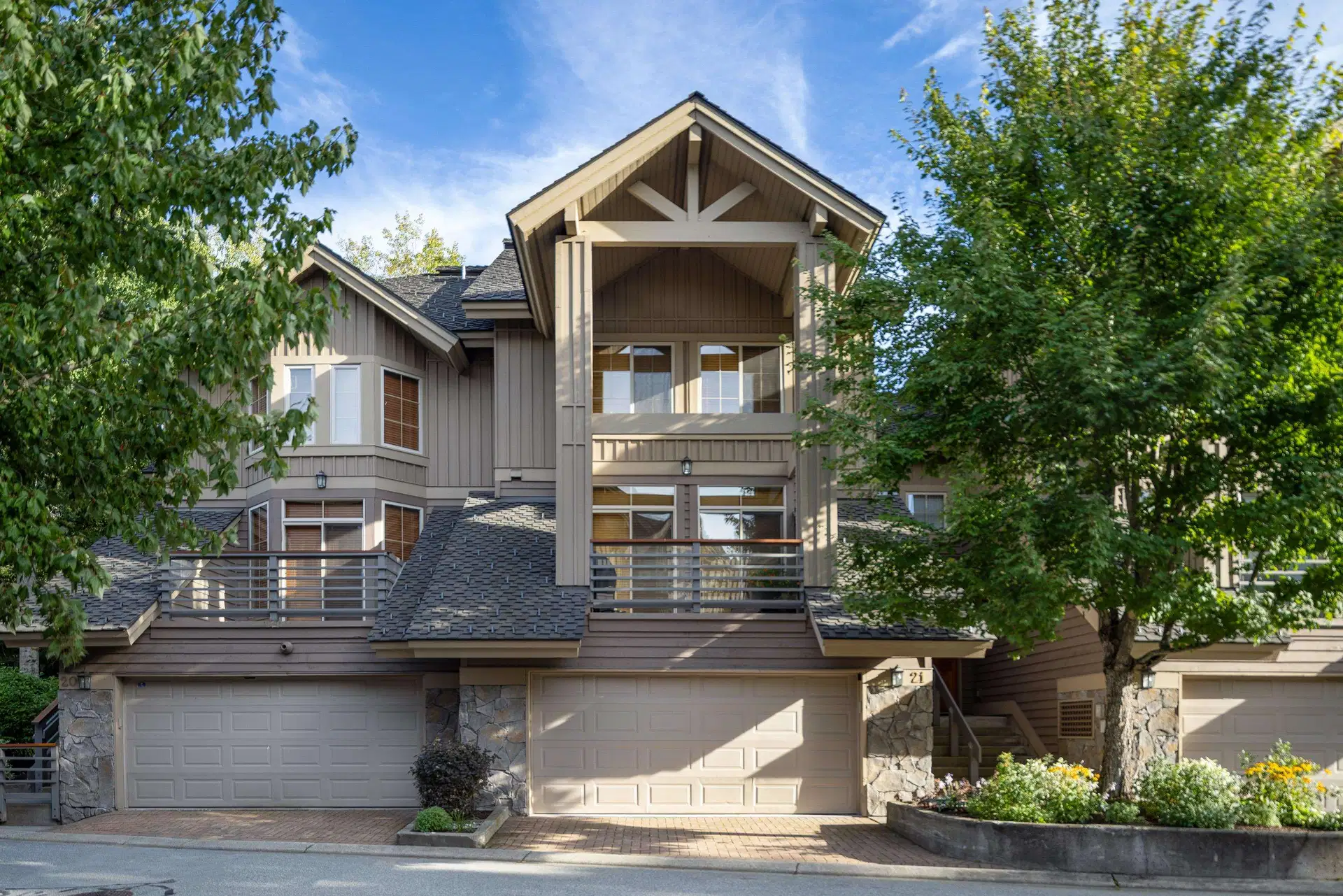 #21 – 8030 Nicklaus North Boulevard