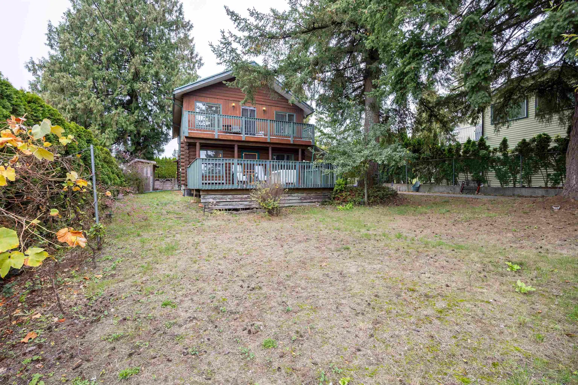 Photo 1 of 26 at 2035 Craigen Avenue