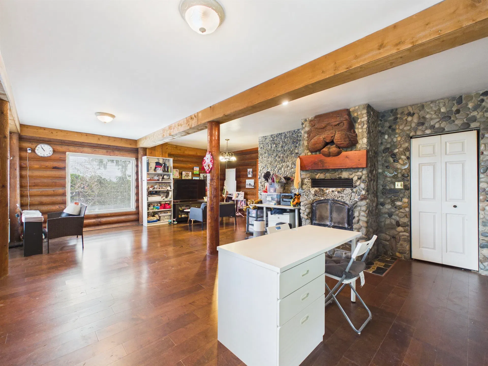 Photo 4 of 26 at 2035 Craigen Avenue