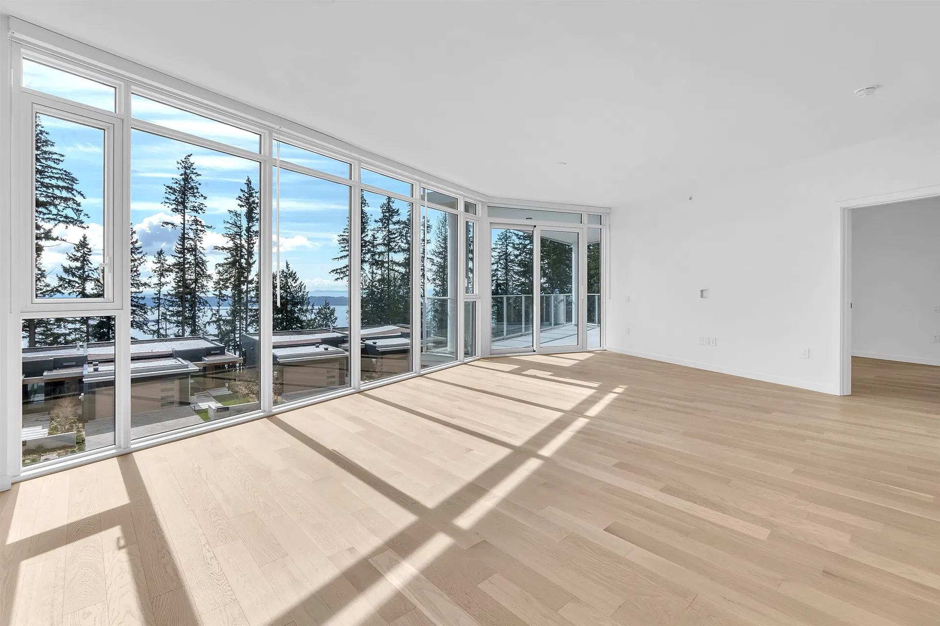 Photo 4 of 30 at #403 – 3963 Uplands Way