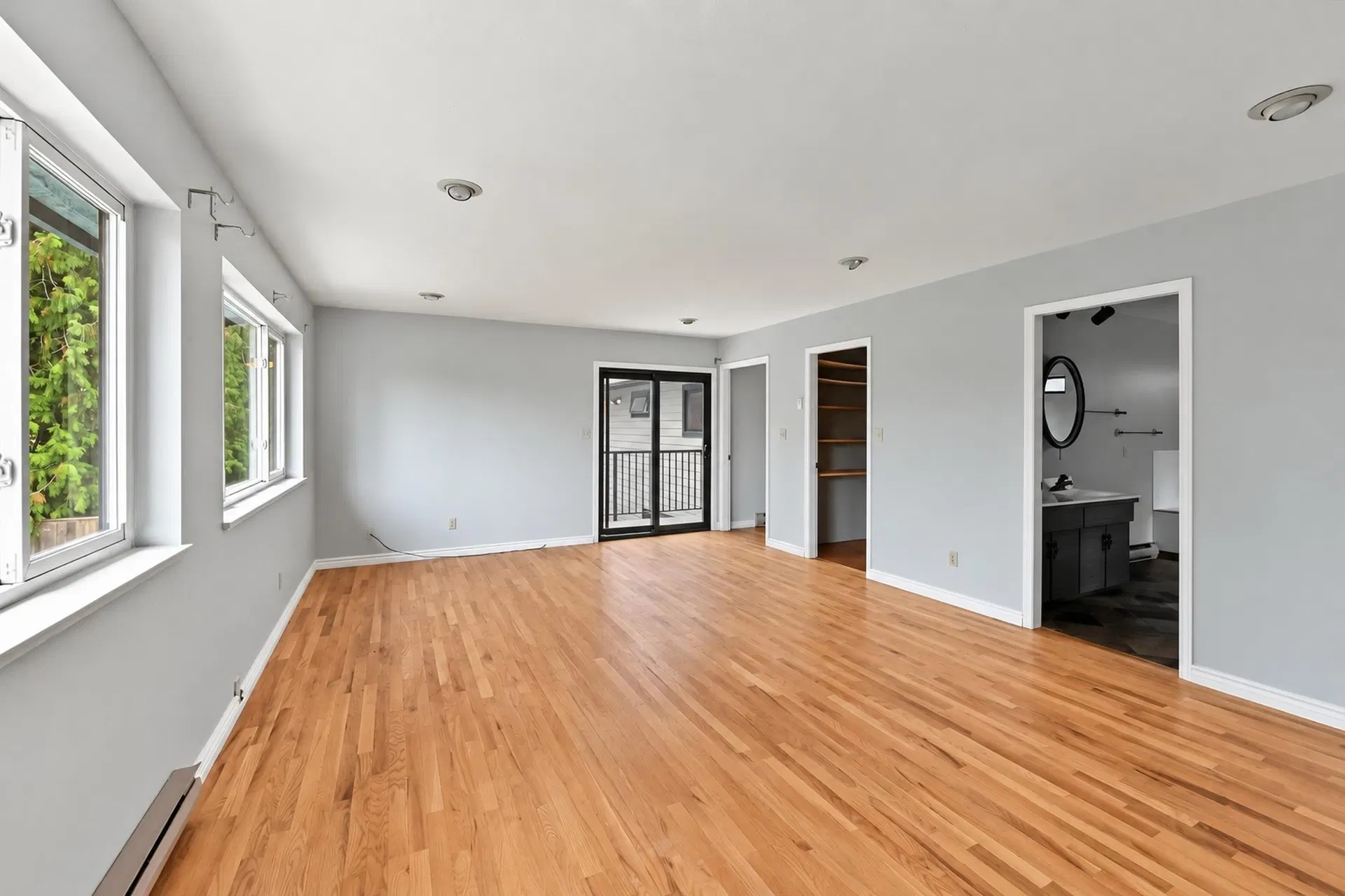 Photo 2 of 26 at 1467 Enderby Avenue