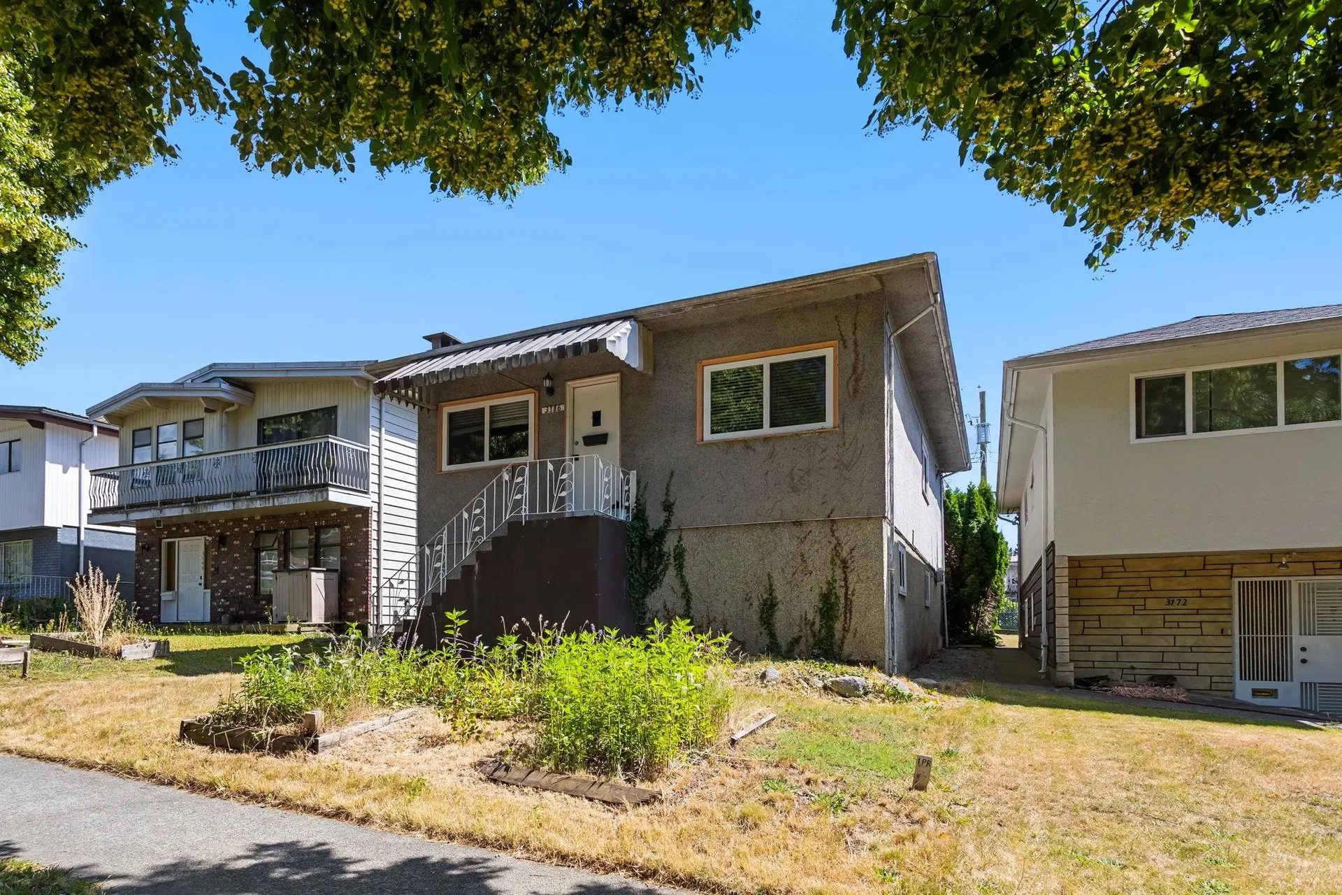 Photo 2 of 39 at 3186 E 28th Avenue