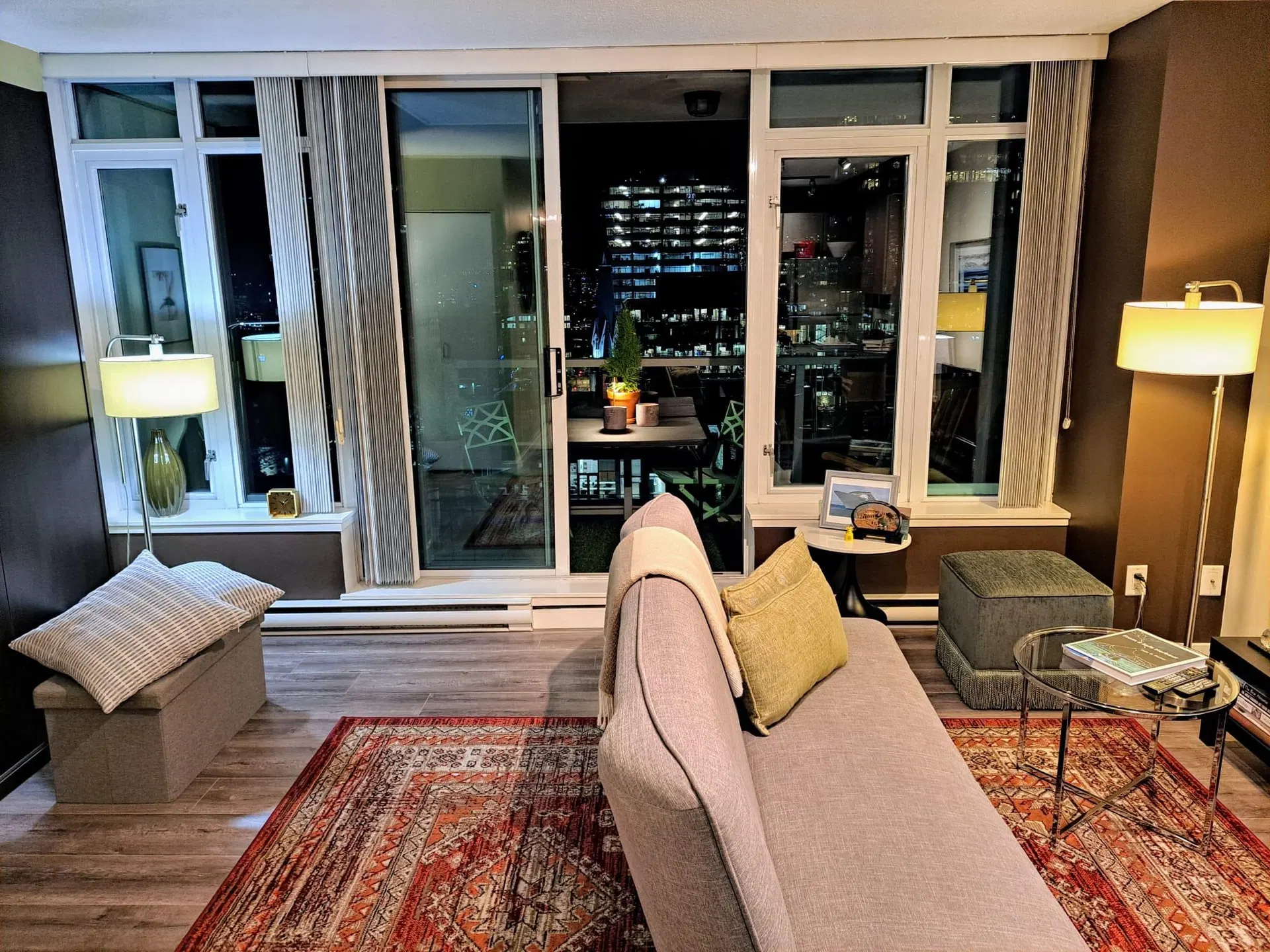 Photo 3 of 11 at #1611 – 610 Granville Street