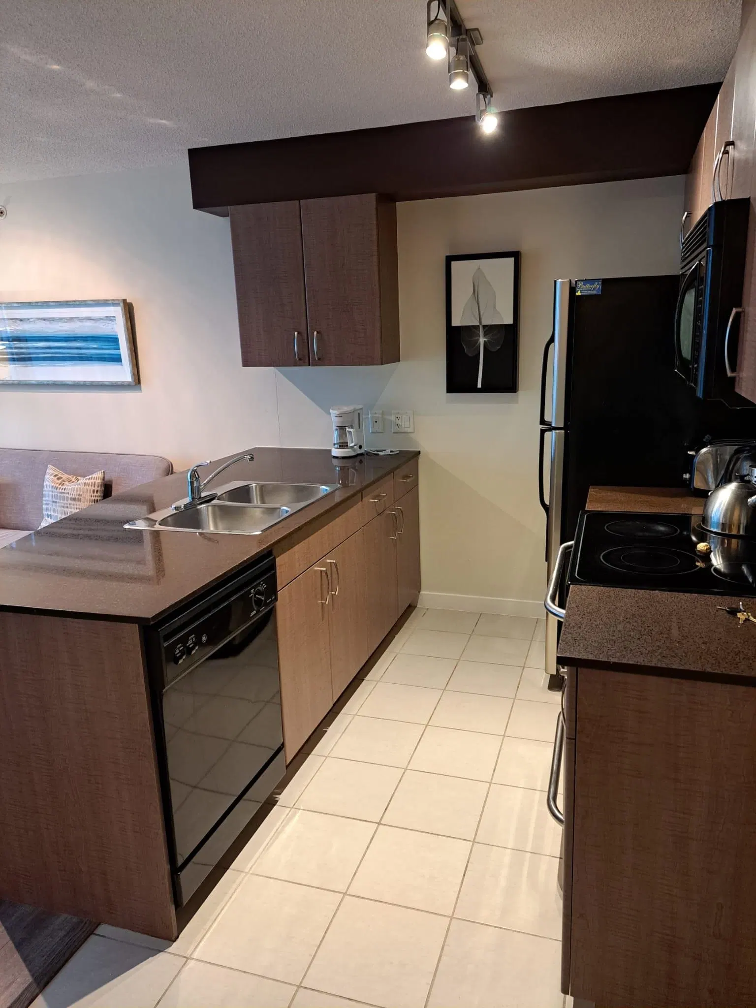Photo 4 of 11 at #1611 – 610 Granville Street