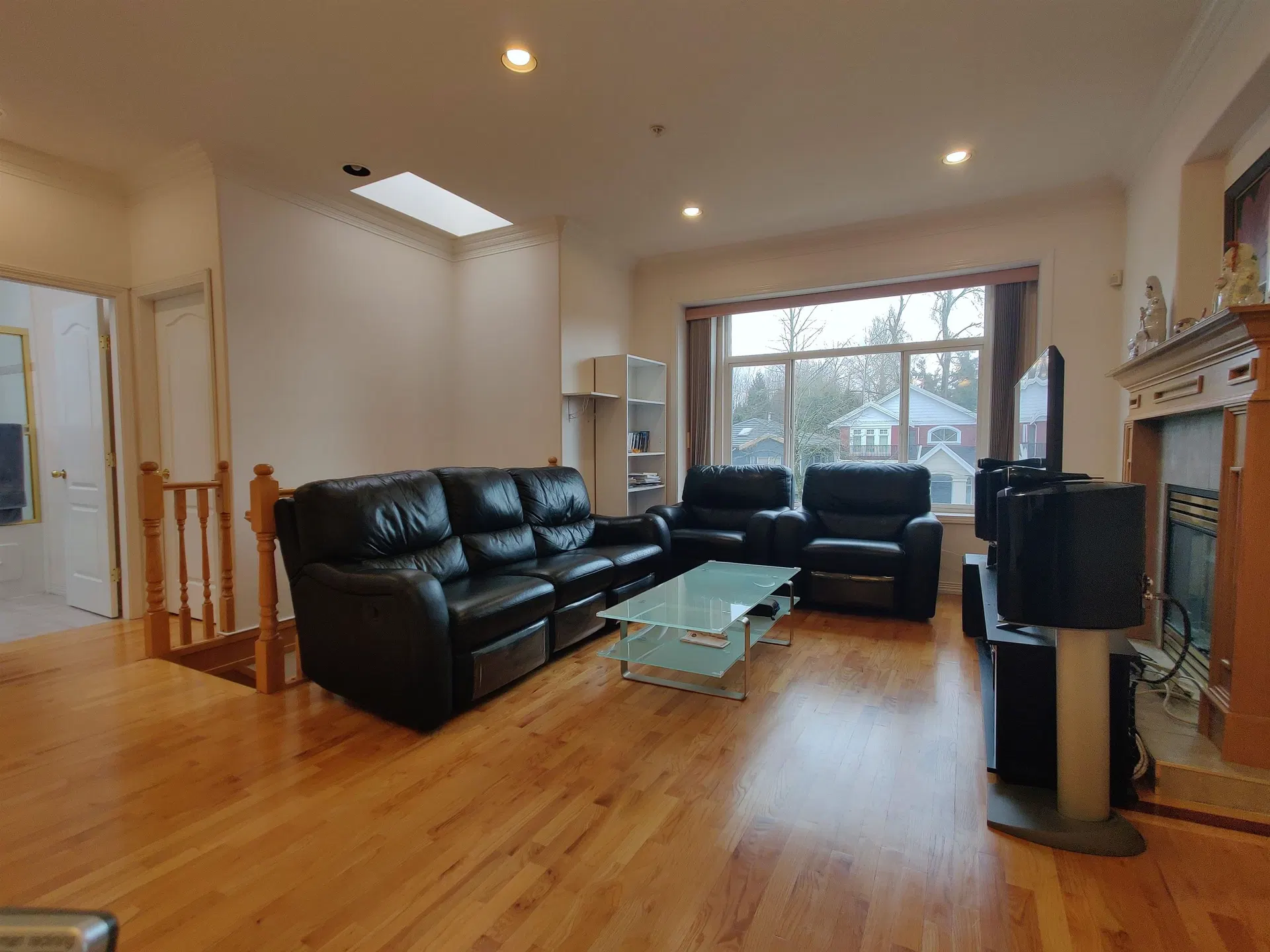 Photo 4 of 40 at 3461 William Street