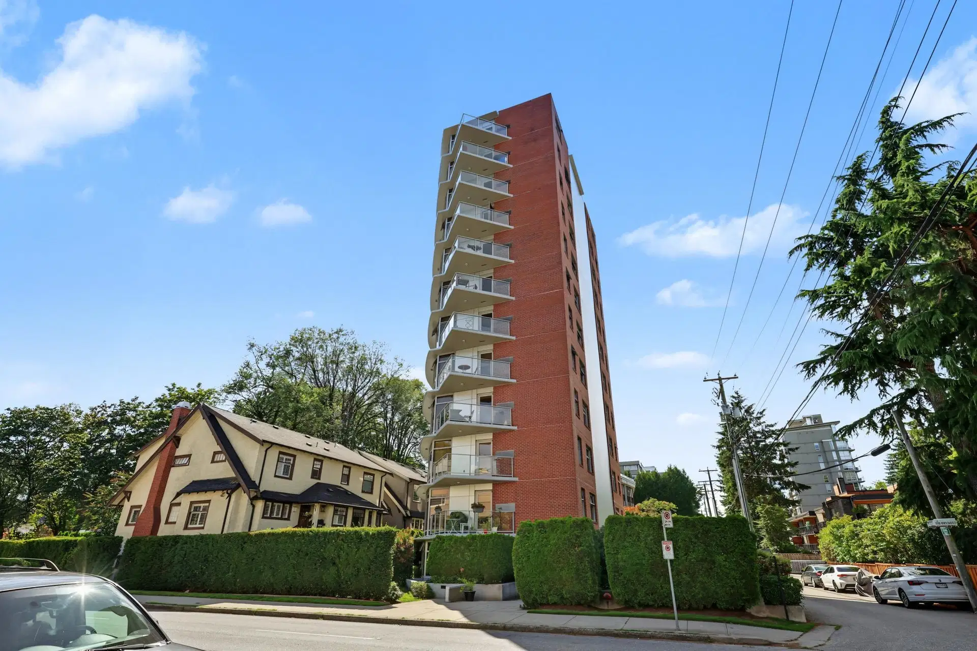 #1201 – 2965 Fir Street