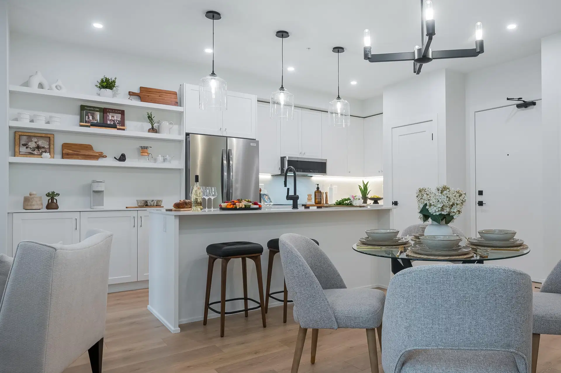 #2 Bed + Den – 46195 Thomas Road