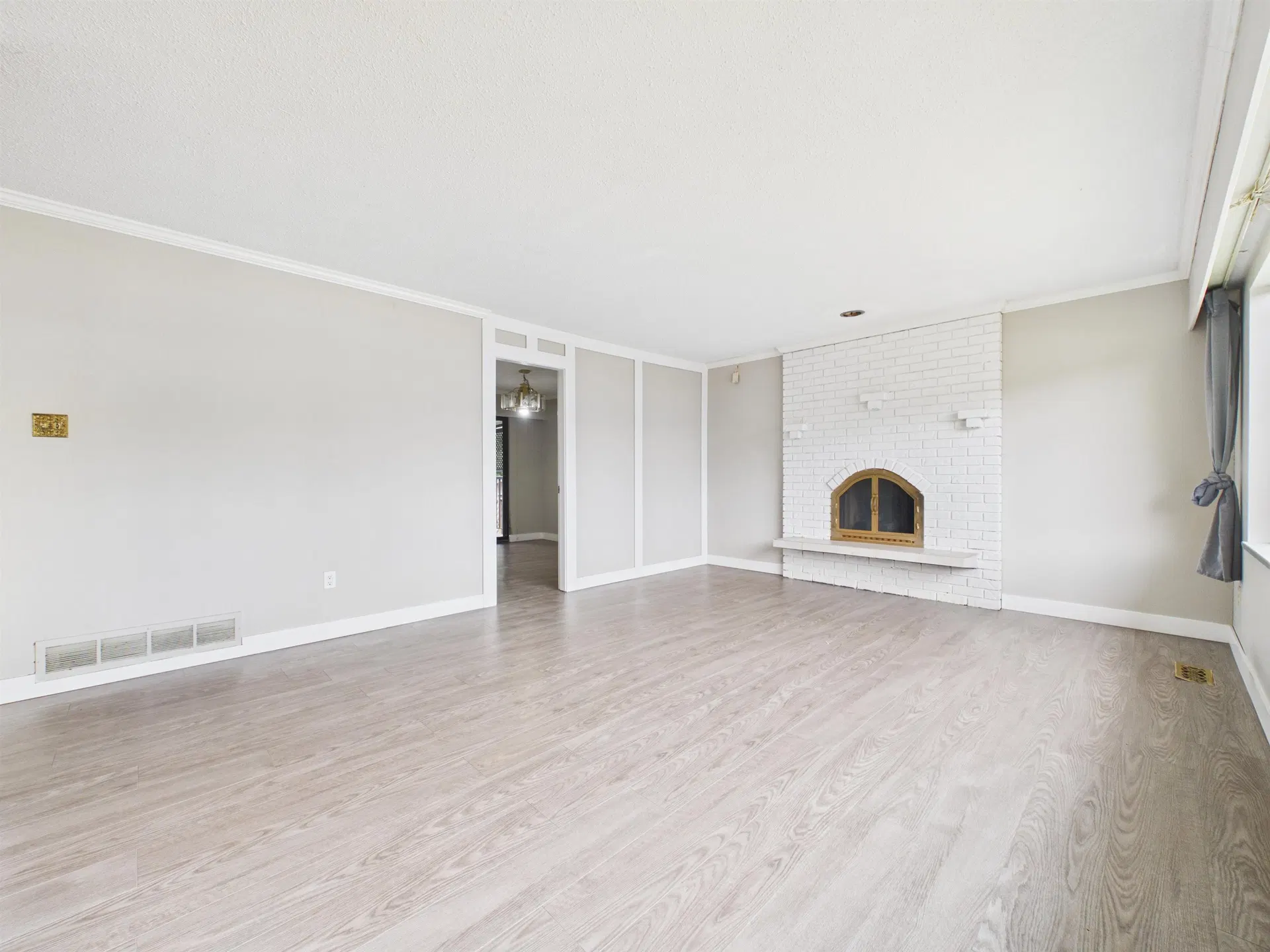 Photo 5 of 40 at 7132 Paulus Court