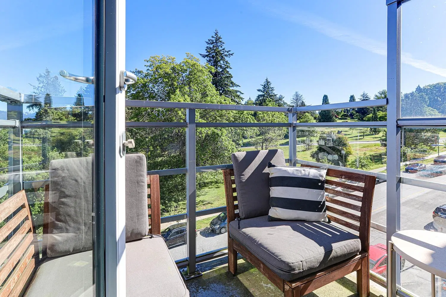 Photo 5 of 21 at #404 – 4908 Cambie Street
