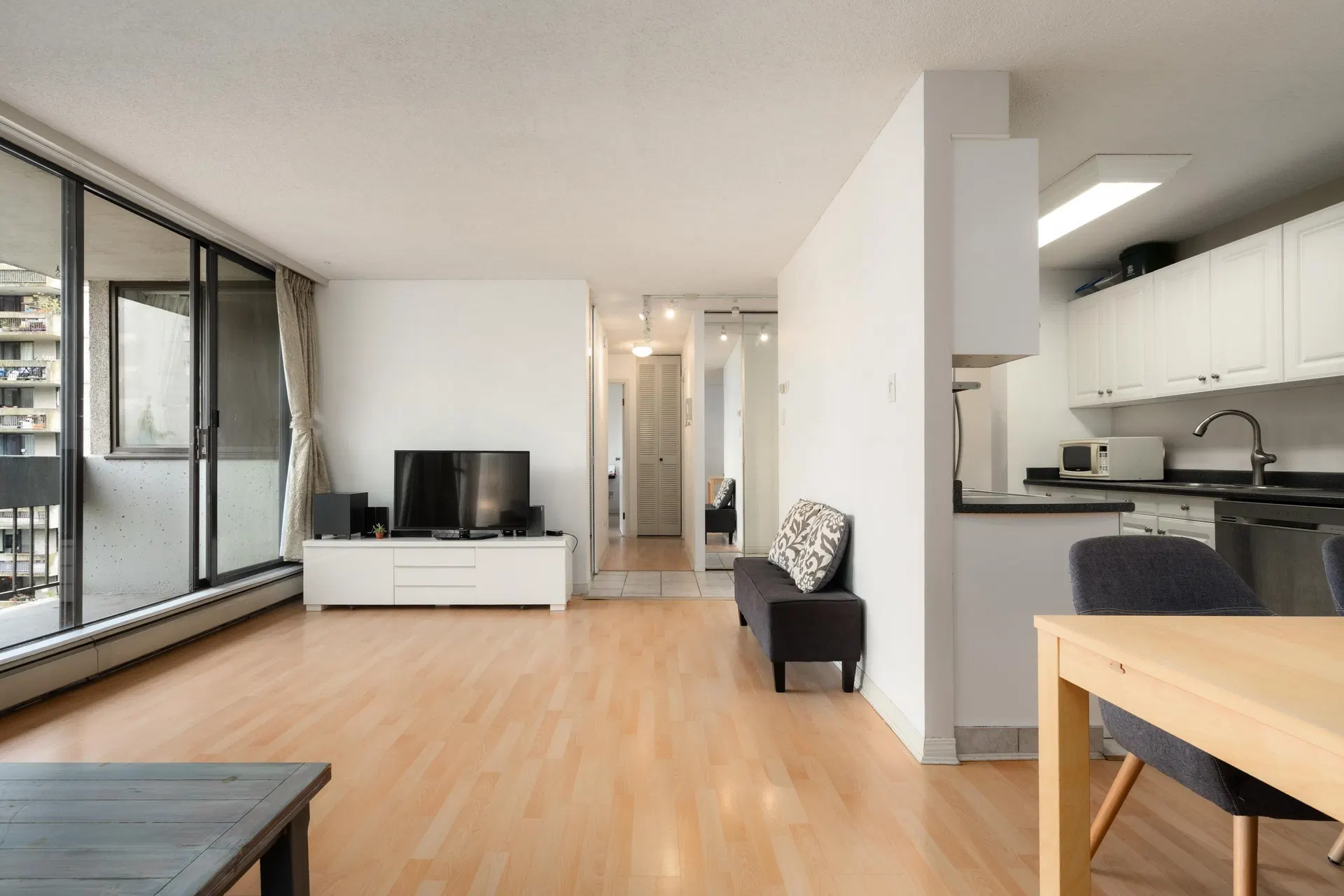 Photo 4 of 35 at #704 – 6689 Willingdon Avenue
