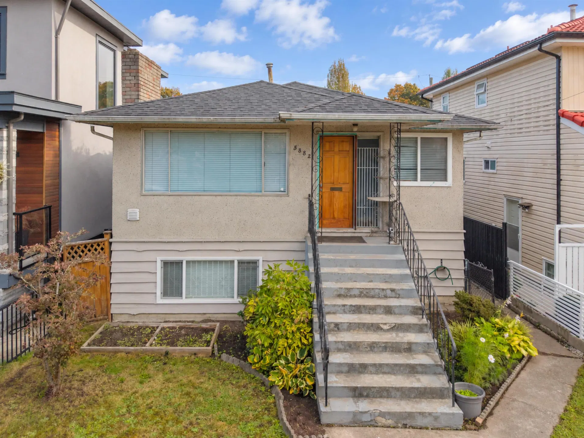 Photo 5 of 40 at 5882 Berkeley Street