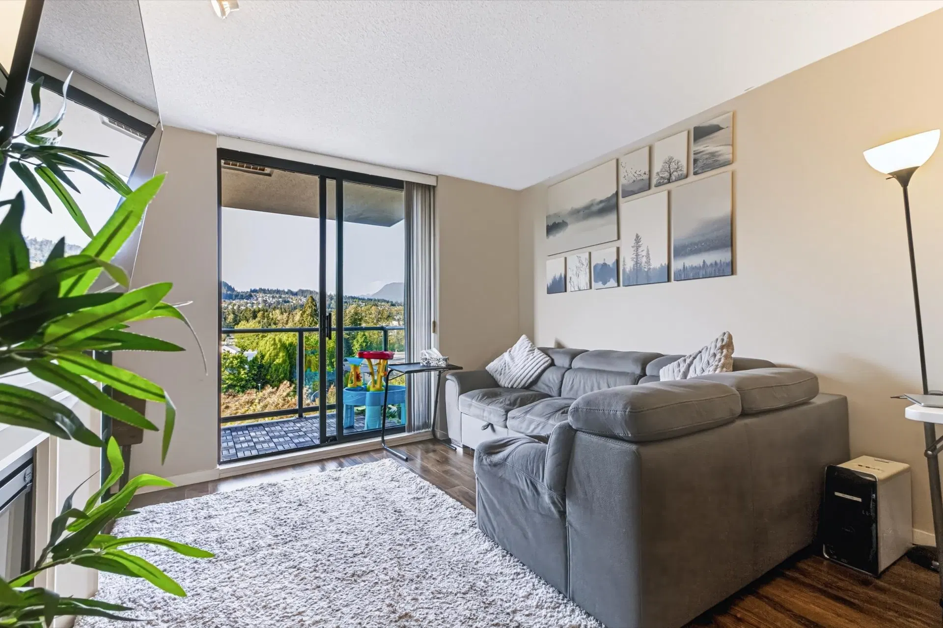 Photo 4 of 25 at #1006 – 2982 Burlington Drive