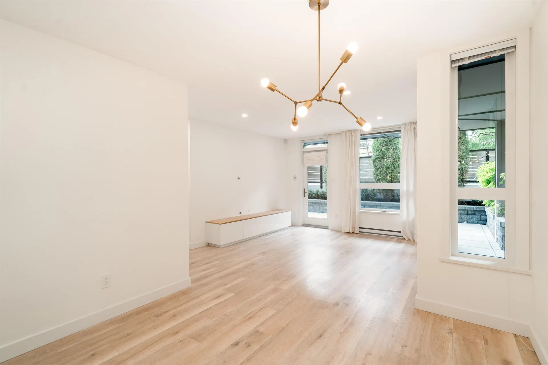 Photo 2 of 35 at #101 – 562 E 7th Avenue