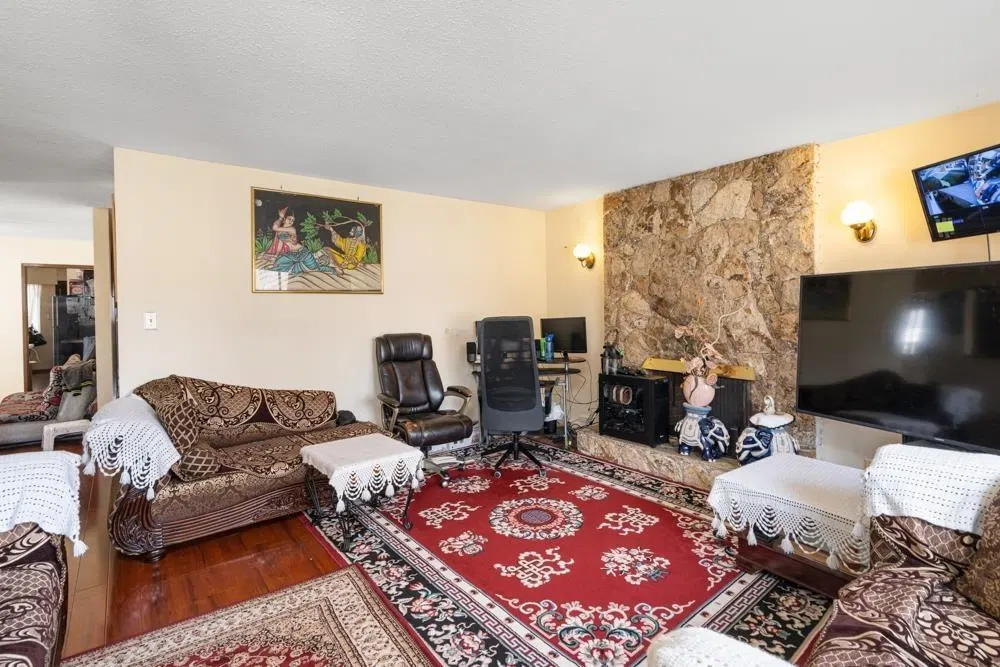 Photo 4 of 35 at 328 E 49th Avenue