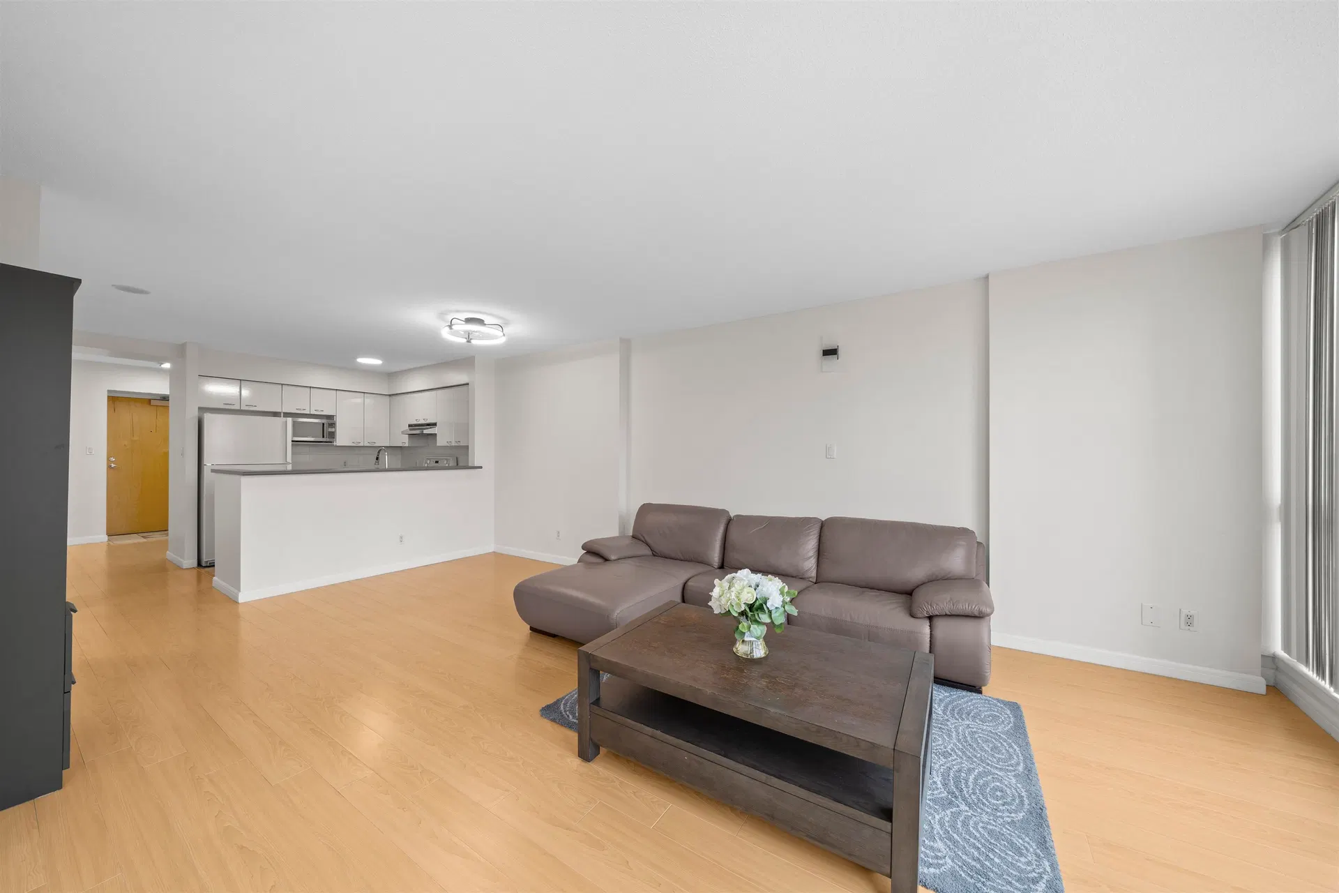 Photo 3 of 31 at #1503 – 6088 Willingdon Avenue