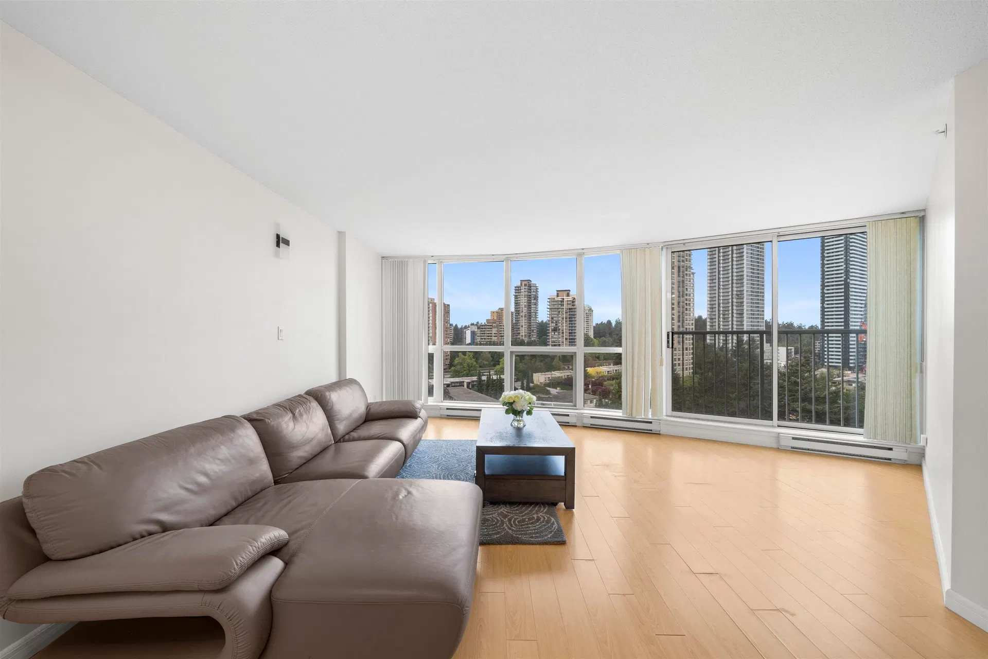 Photo 5 of 31 at #1503 – 6088 Willingdon Avenue