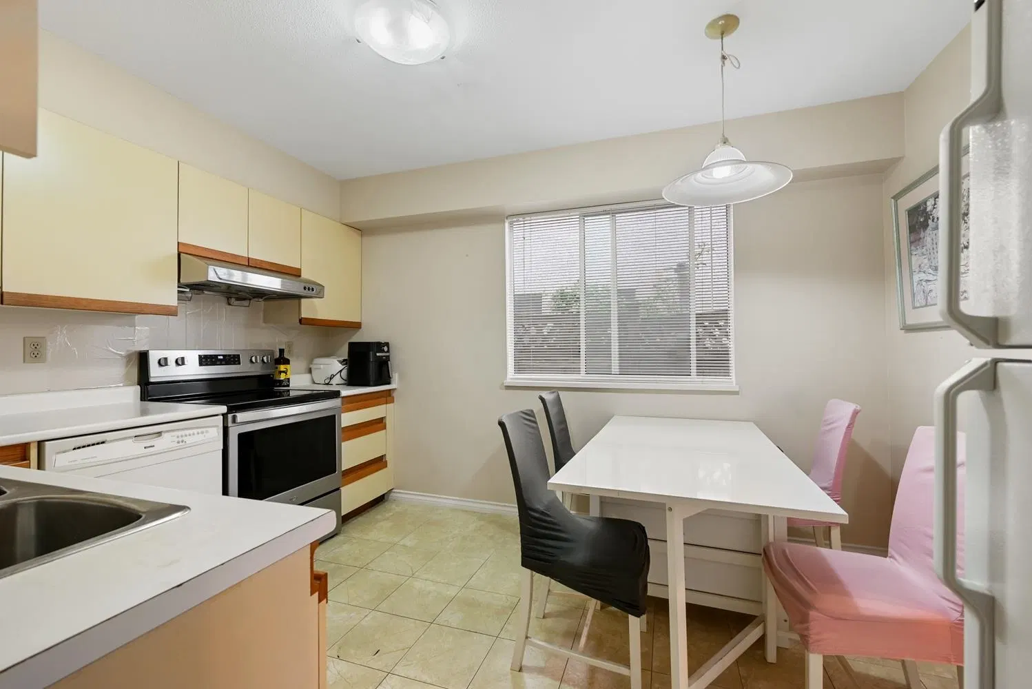 Photo 5 of 30 at 819 W 70th Avenue